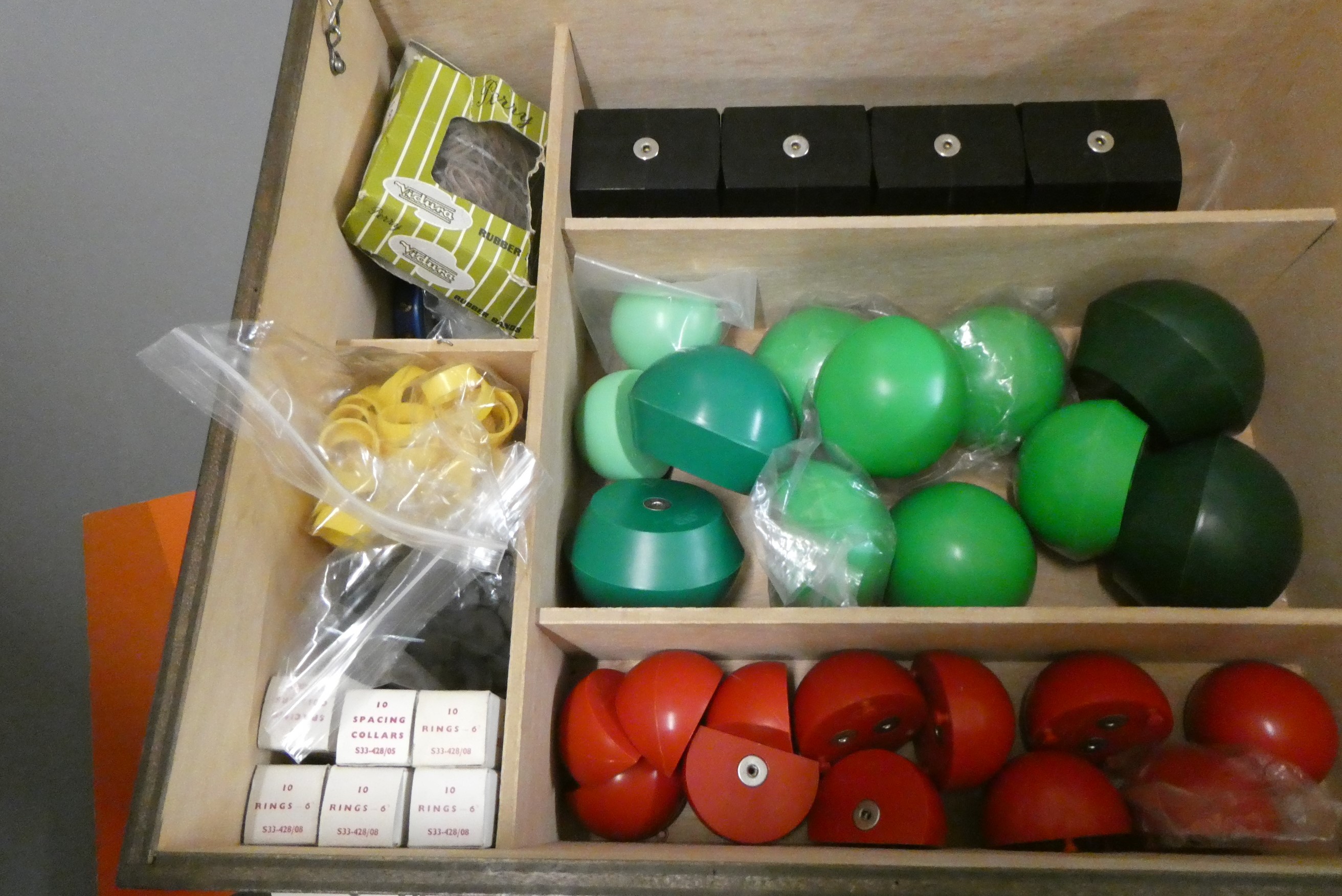 Courtauld Atomic models by Griffin & George Ltd Image