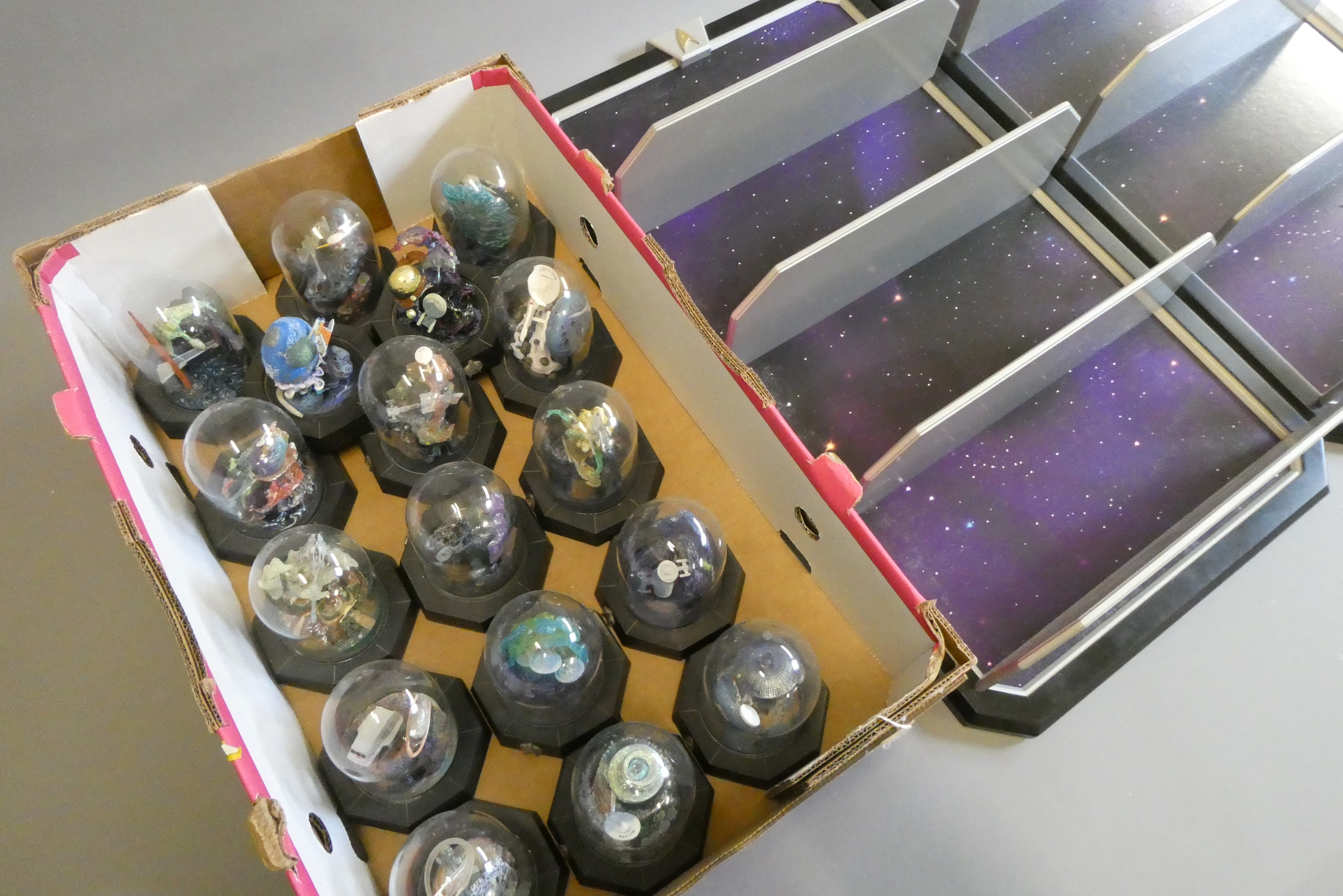 Star Trek - seventeen Franklin Mint limited edition diorama dome scenes Image