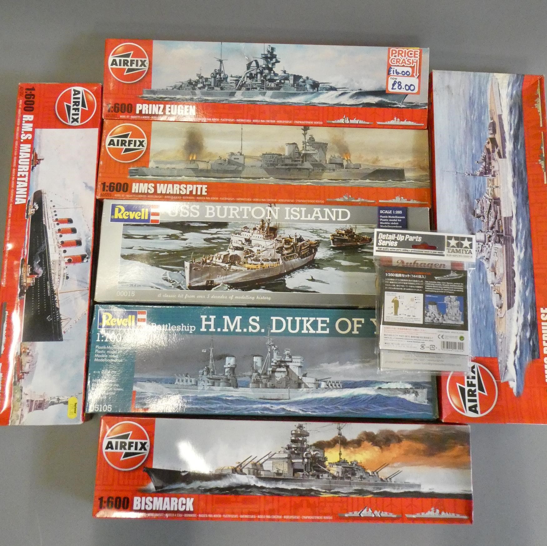 Twenty Five plastic construction kits Image