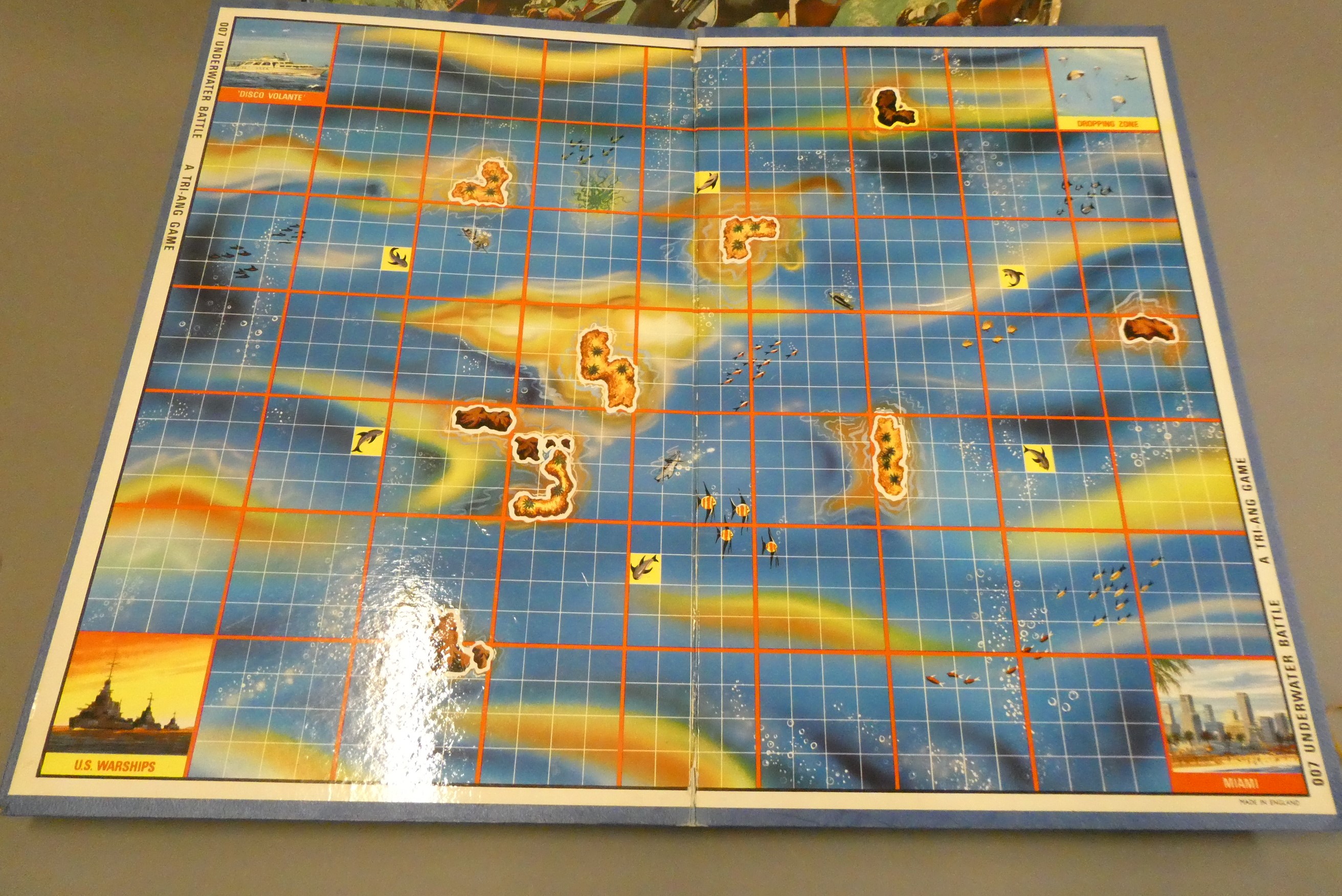 Triang James Bond Underwater Battle board game Image