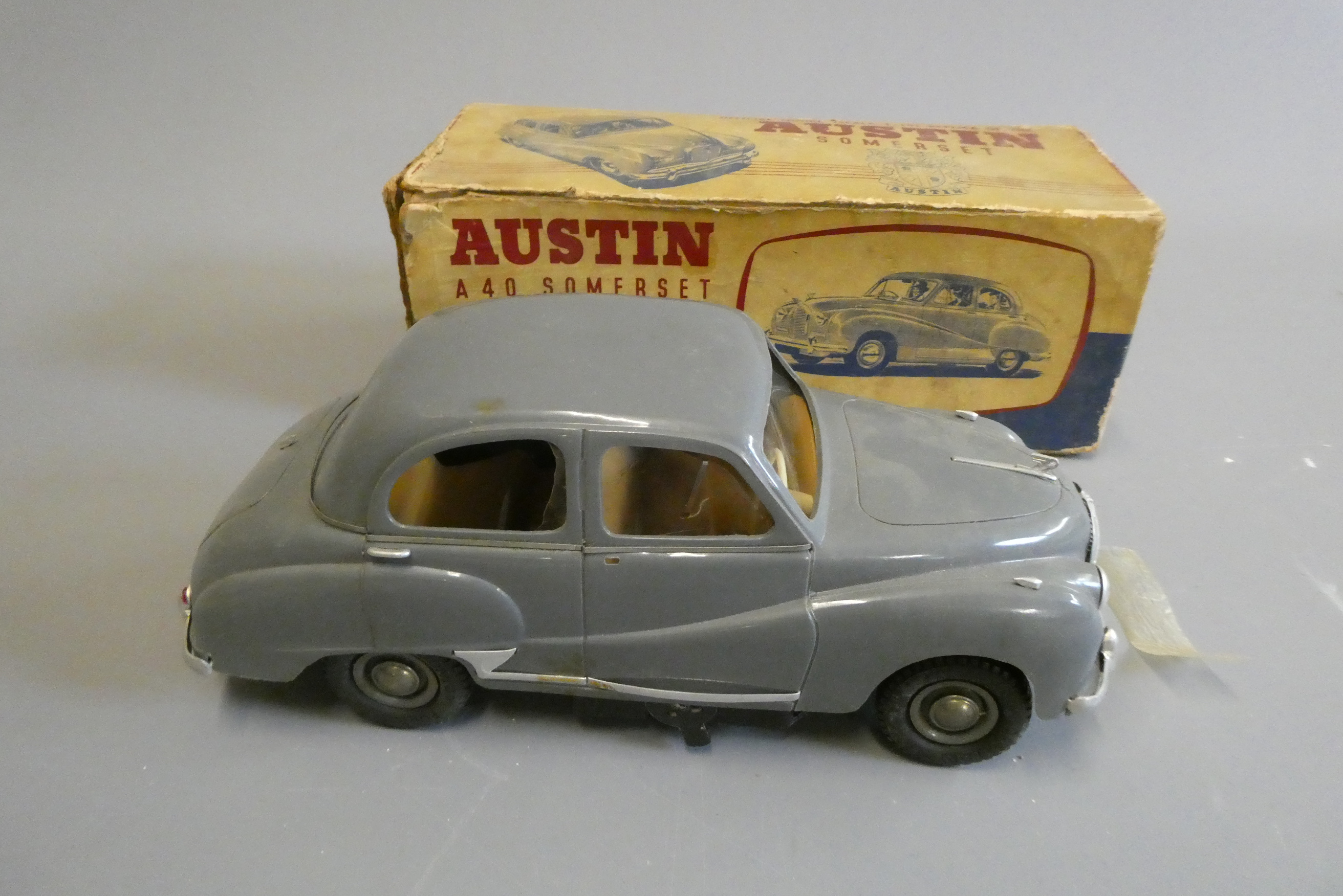 Victor Models Austin Somerset electric car, some parts detached, box at fault. Fair (Est. plus 24% Image