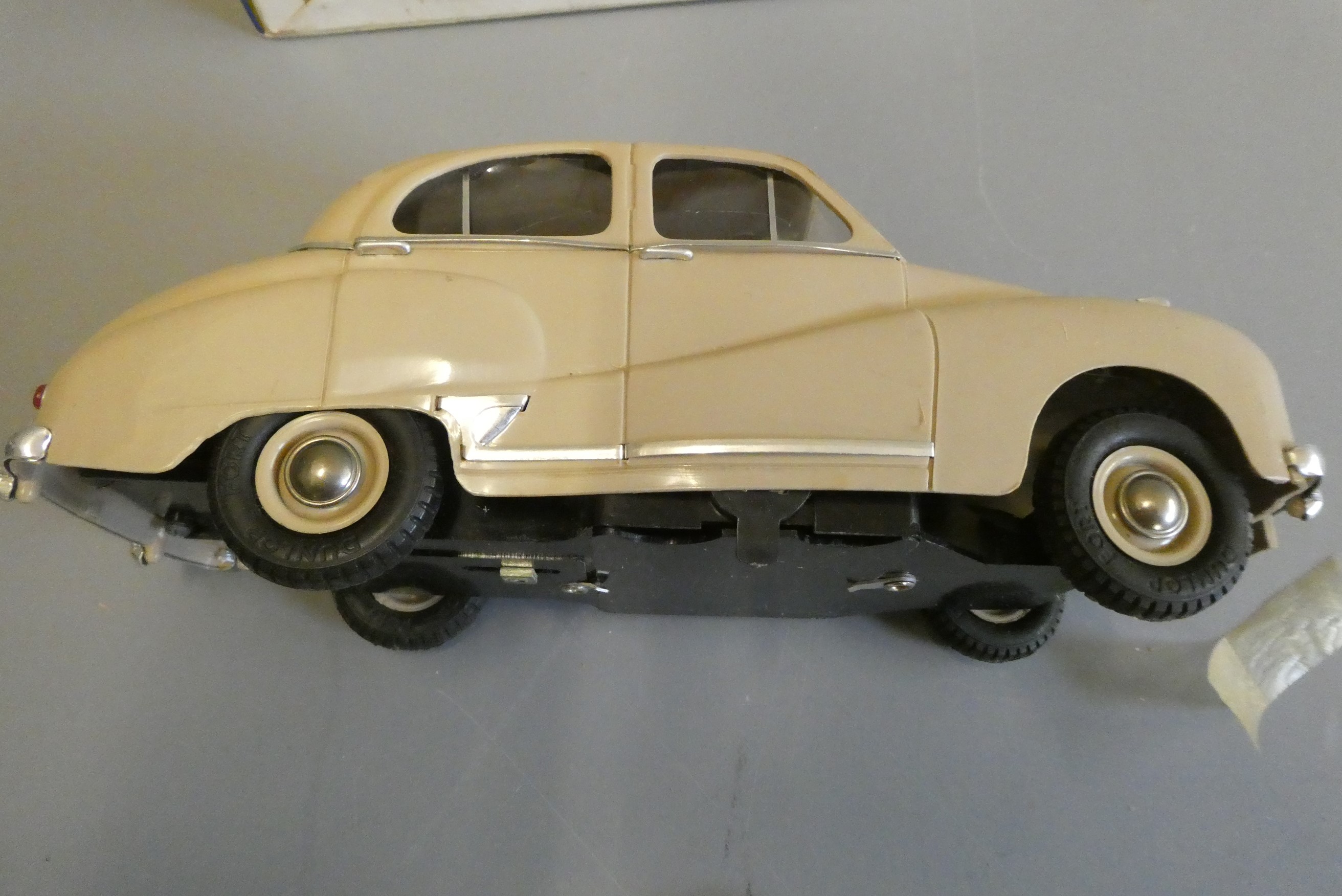 Victory Industries 1/18th scale electric model of the Austin Somerset Image