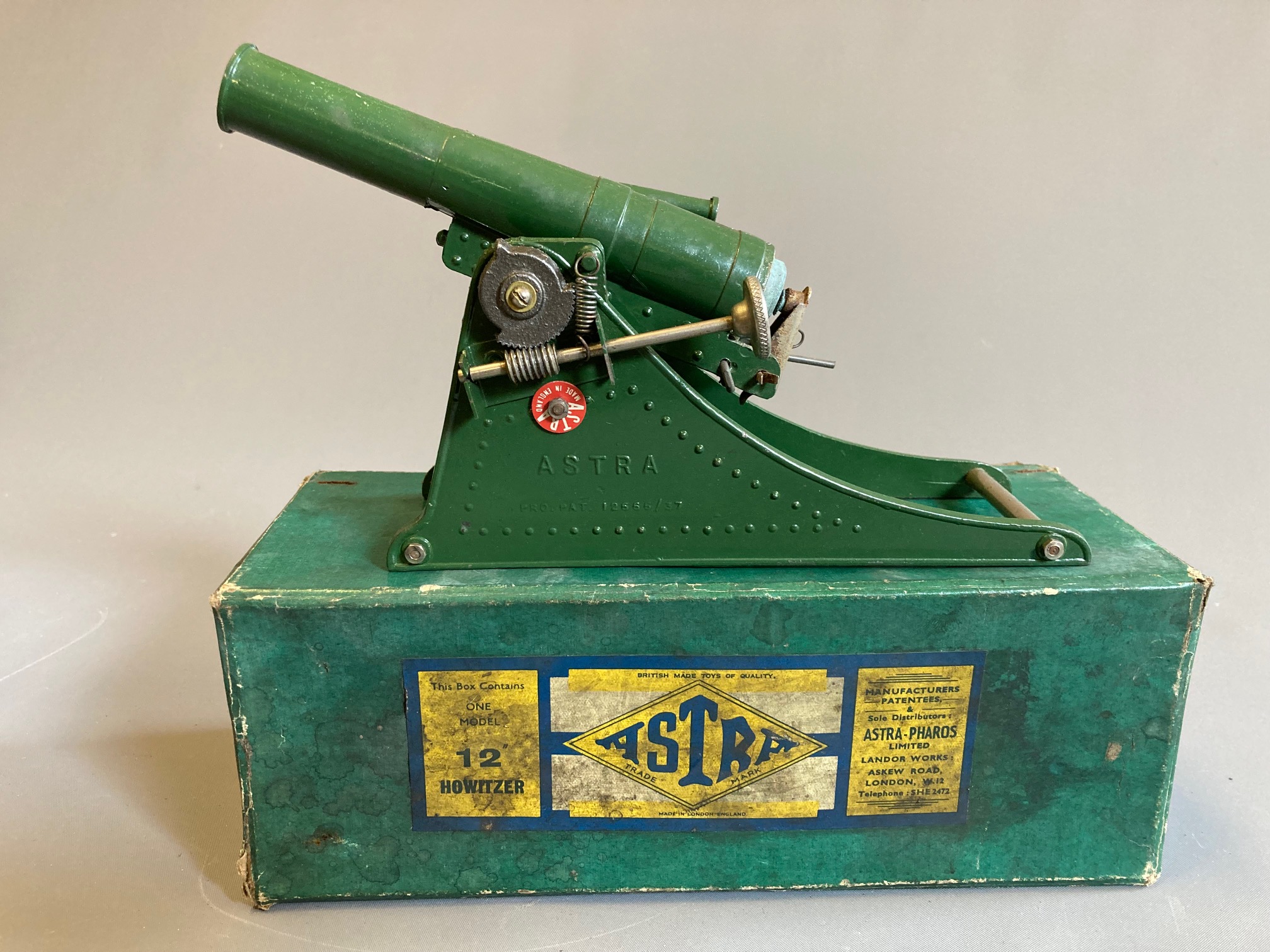 Astra 12 Howitzer gun, boxed with shells and instruction, box fair but dirty, model good+ (Est. plus Image