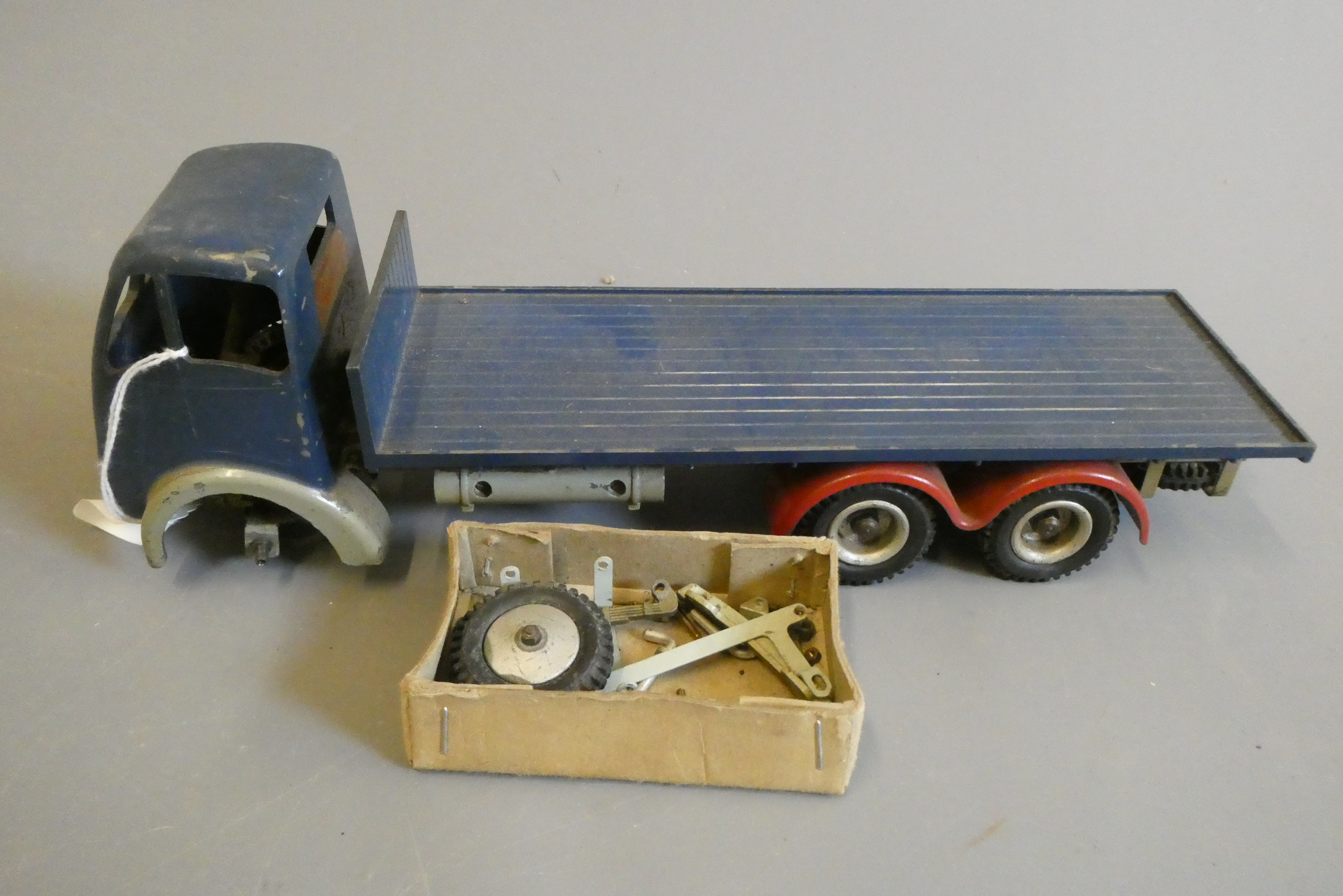 Shackleton clockwork Foden flatbed lorry finished in blue, clockwork motor missing, some parts loose Image