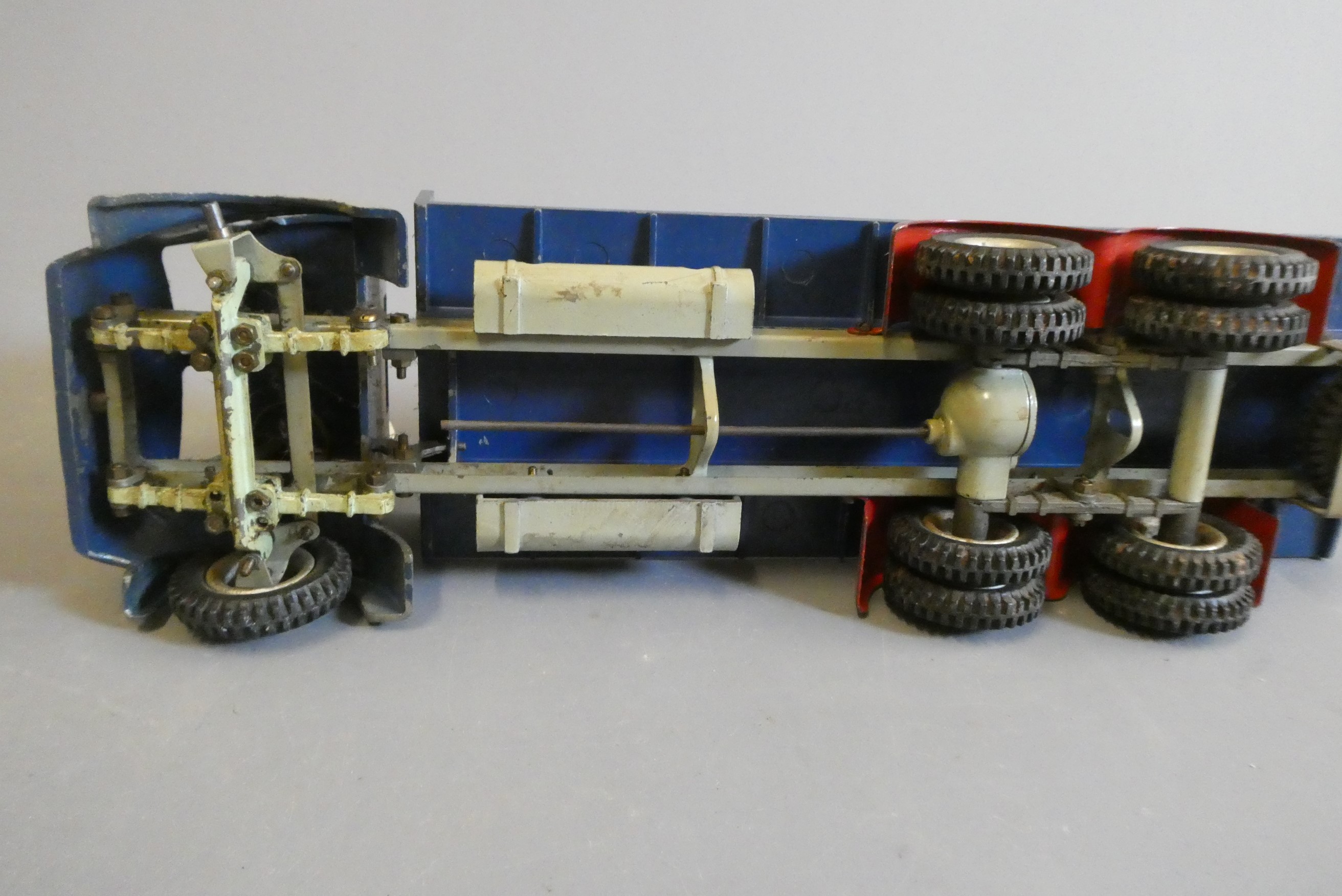 Shackleton clockwork Foden flatbed lorry finished in blue, clockwork motor missing, some parts loose Image