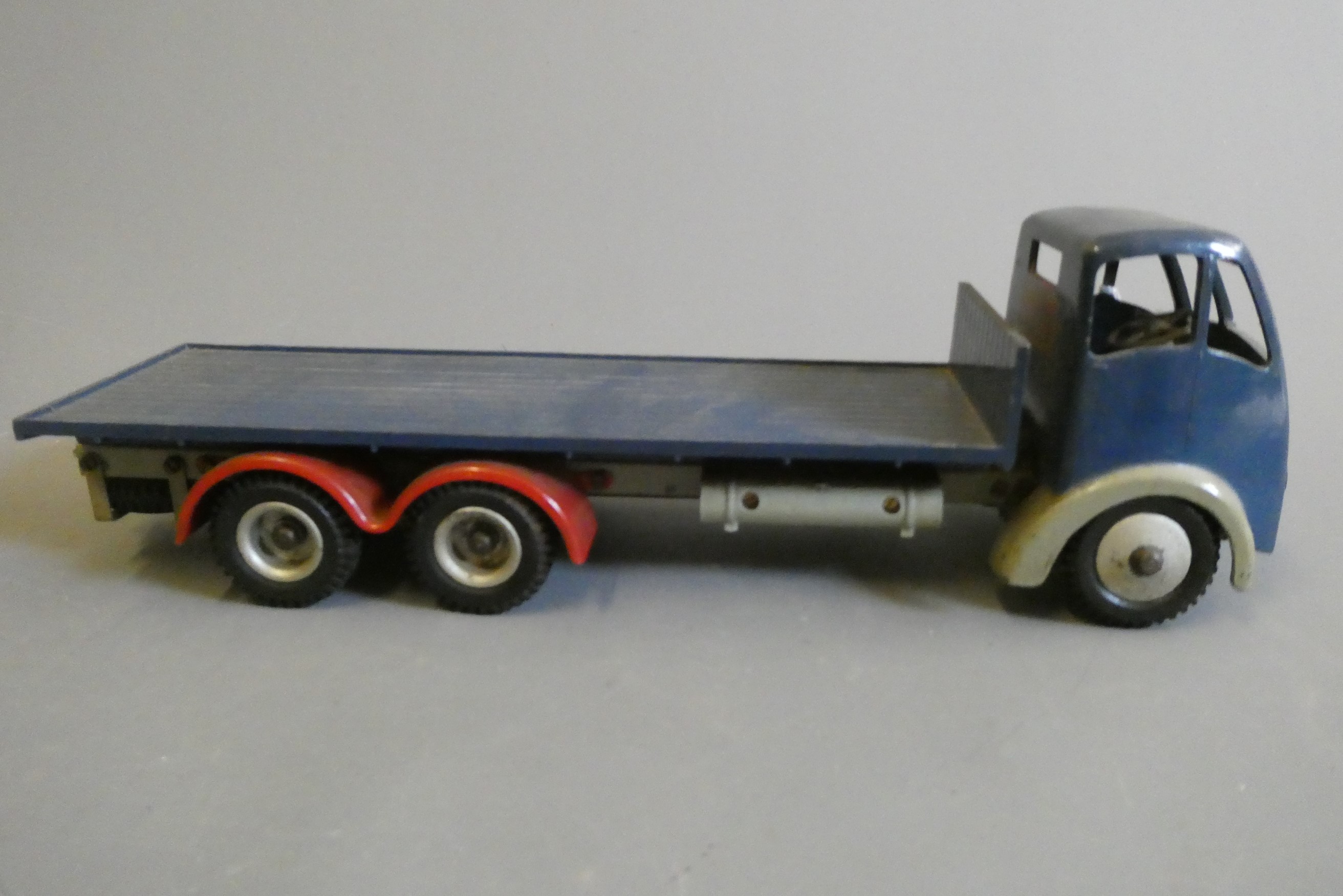 Shackleton clockwork Foden flatbed lorry finished in blue, clockwork motor missing, some parts loose Image