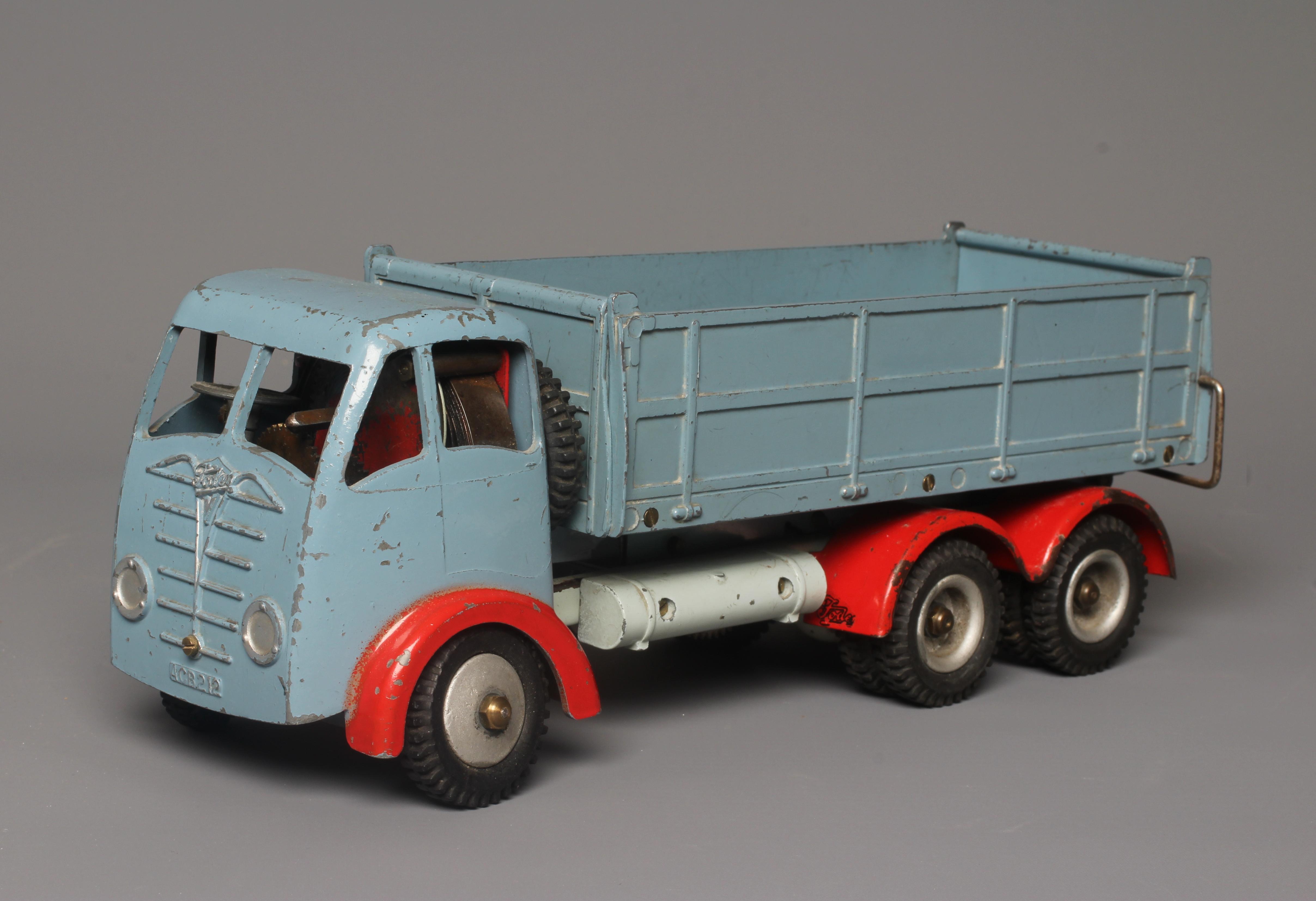 Shackleton Clockwork Foden tipper lorry finished in pale blue with key Image