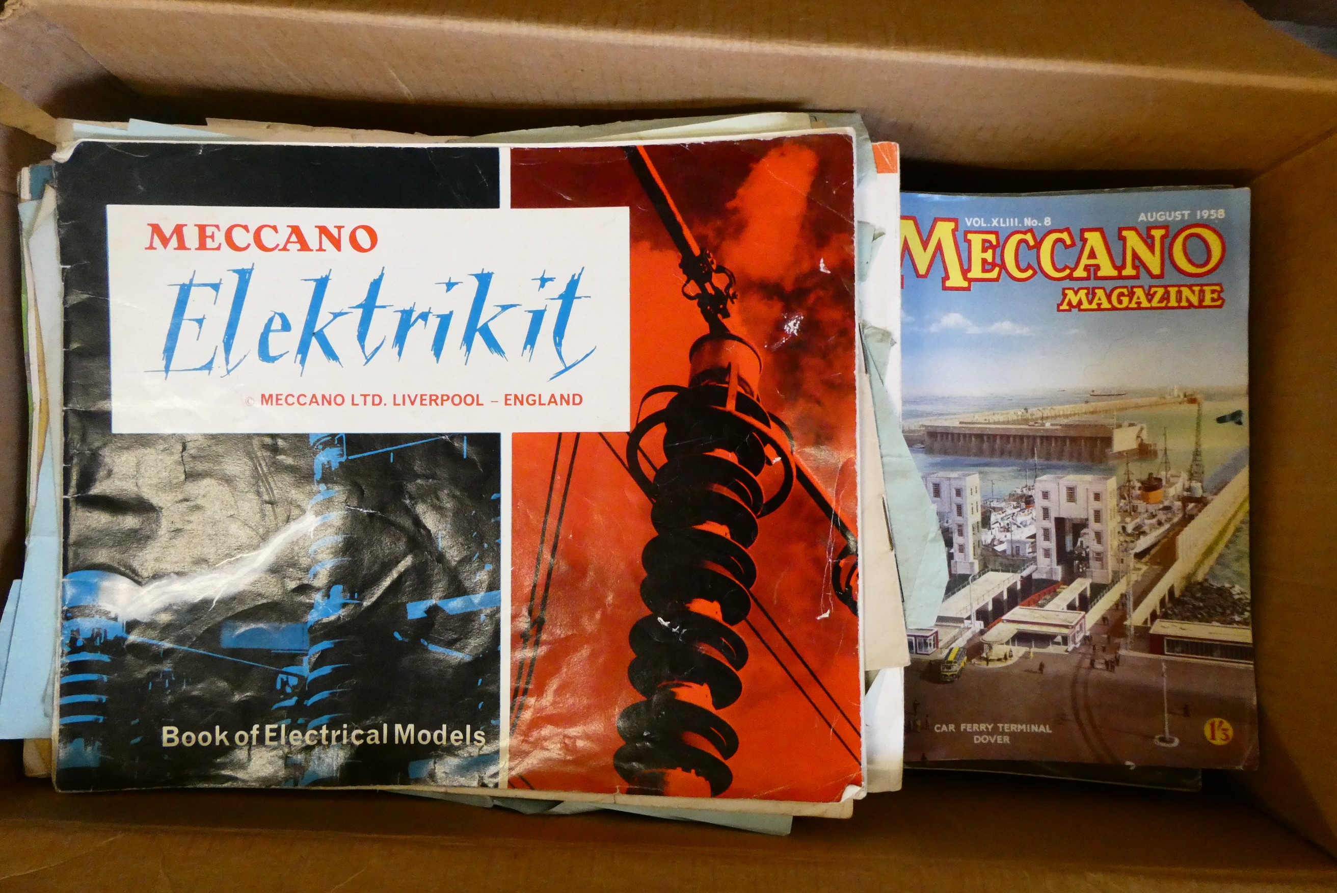 Large quantity of pre and postwar Meccano parts Image