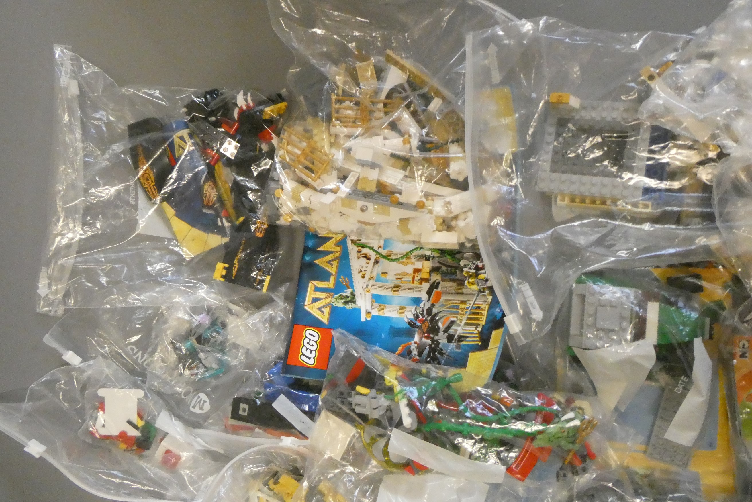 A large quantity of boxed and loose mixed Lego to include Atlantis 7985 Image