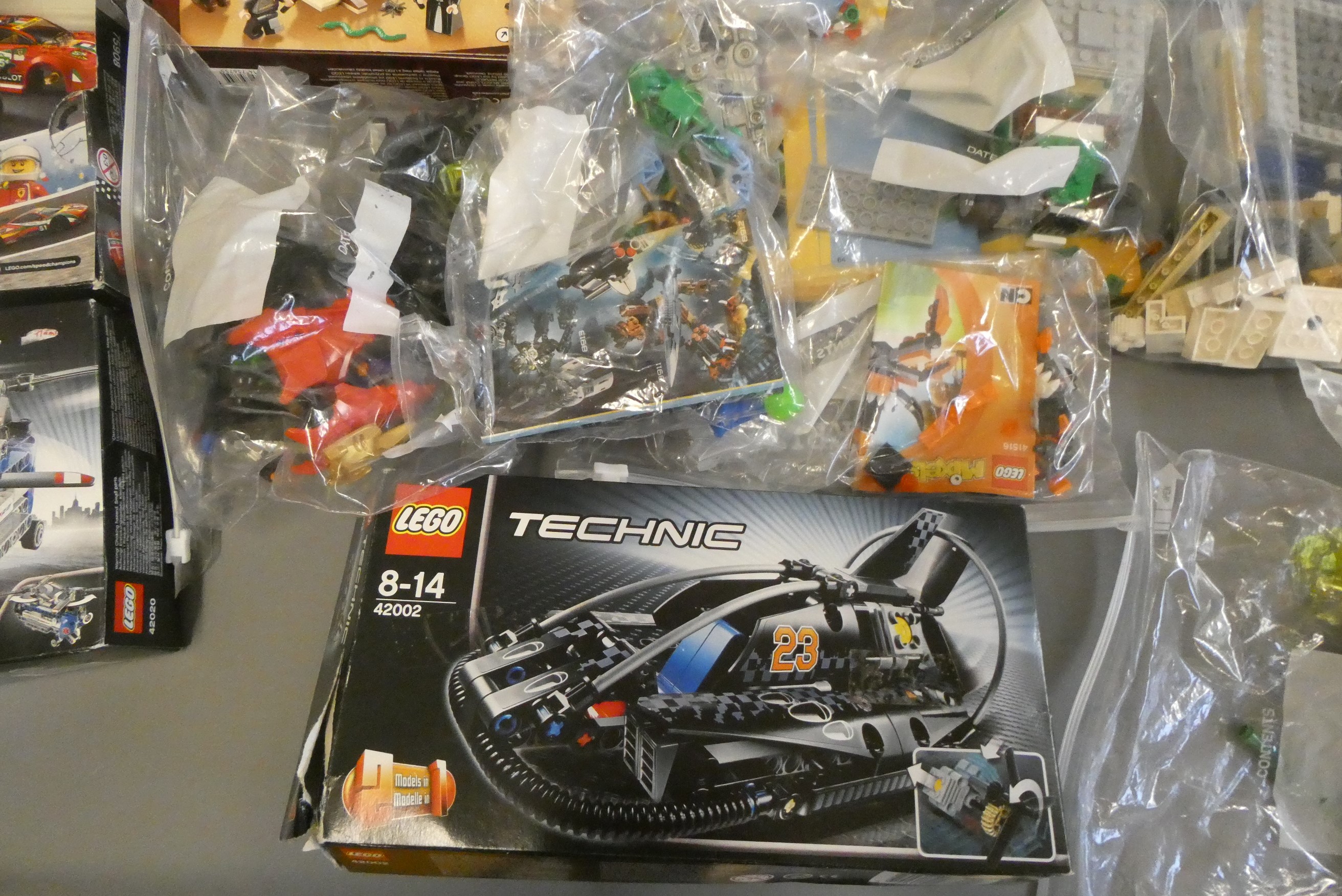 A large quantity of boxed and loose mixed Lego to include Atlantis 7985 Image