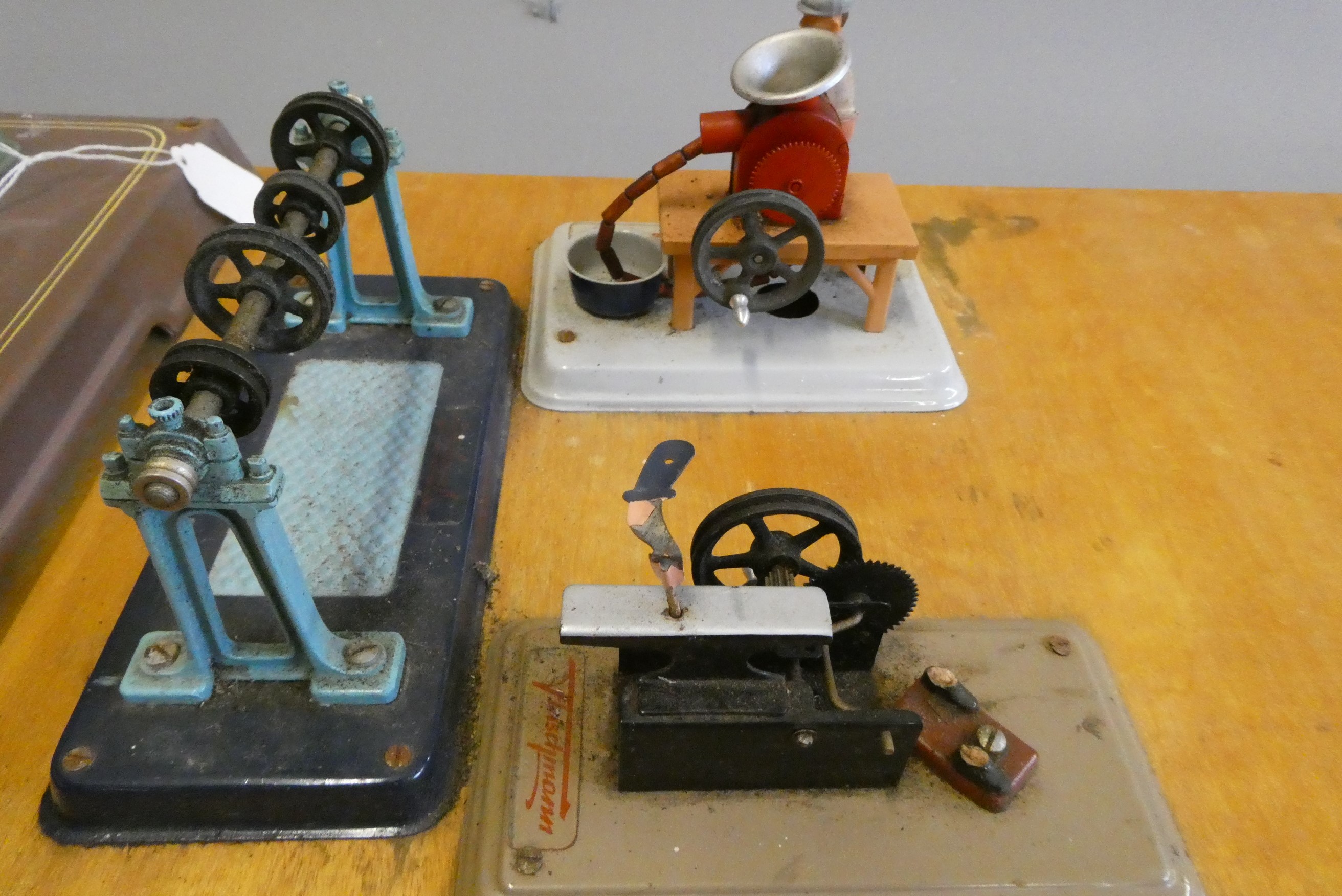 Fleischmann 130/2 spirit fired steam engine with workshop accessories Image