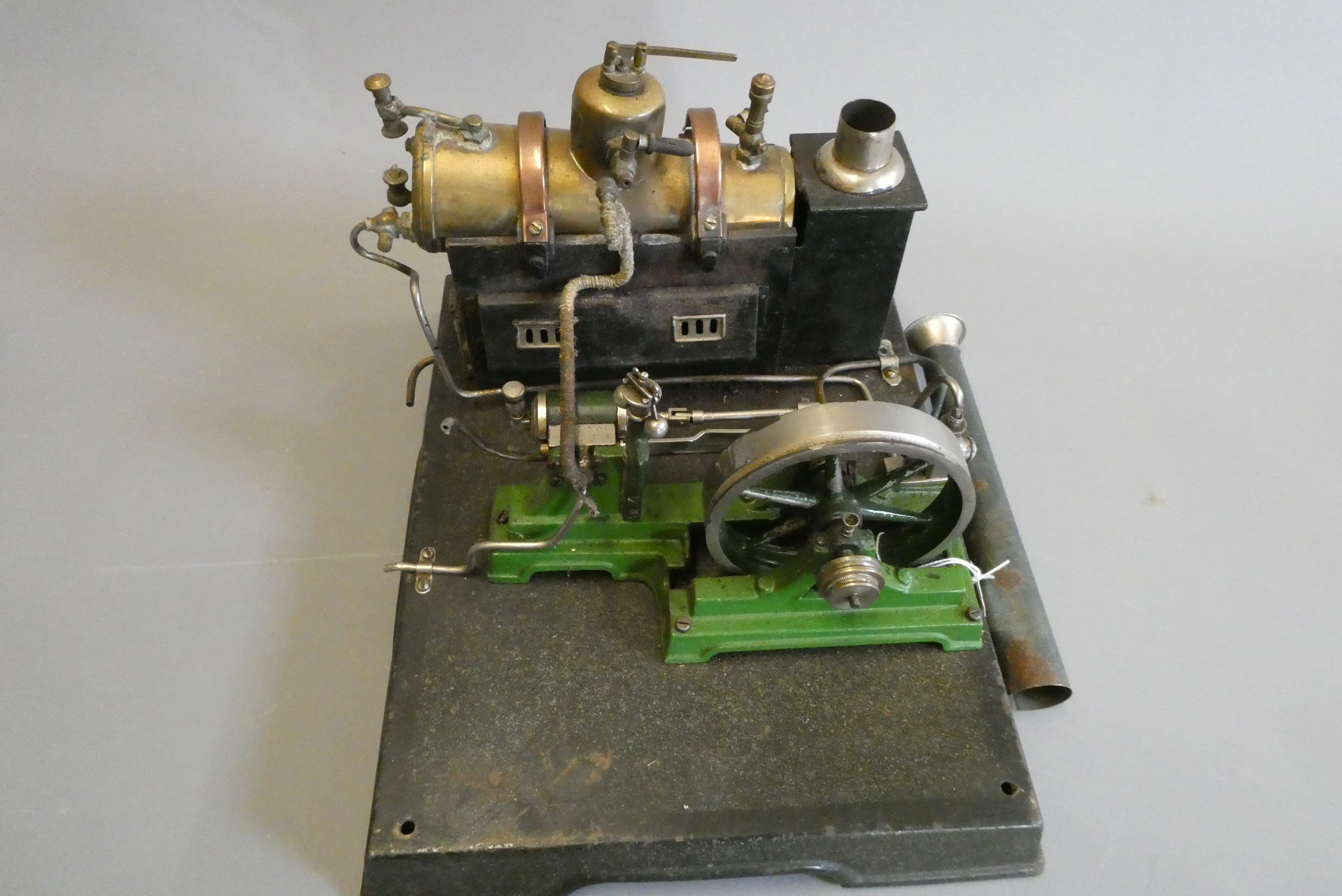 Marklin stationary steam engine comprising large single cylinder reversing engine with water pump Image