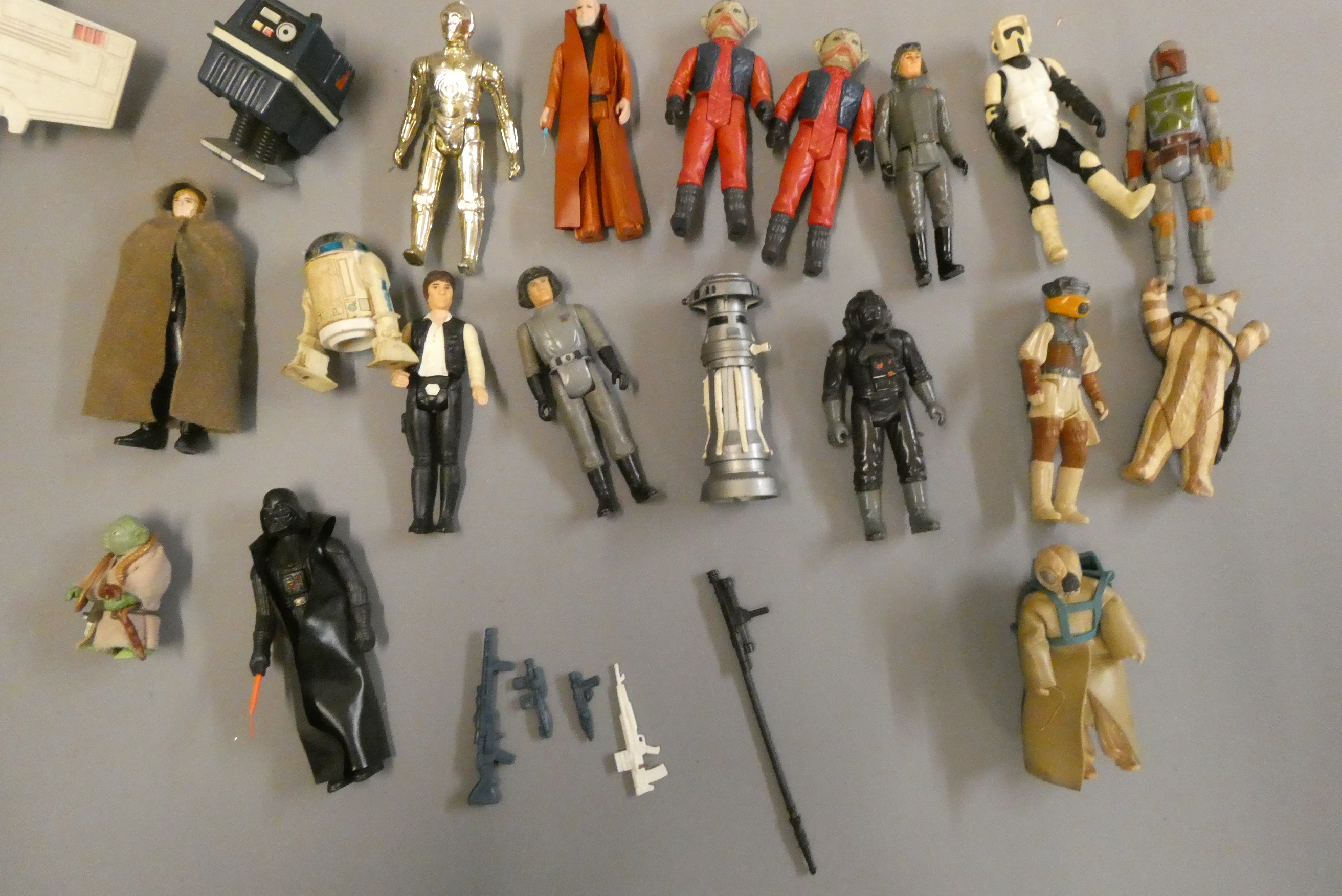 90mm Star Wars figures and Star Wars vehicles, all in playworn condition, fair to poor (Est. plus Image