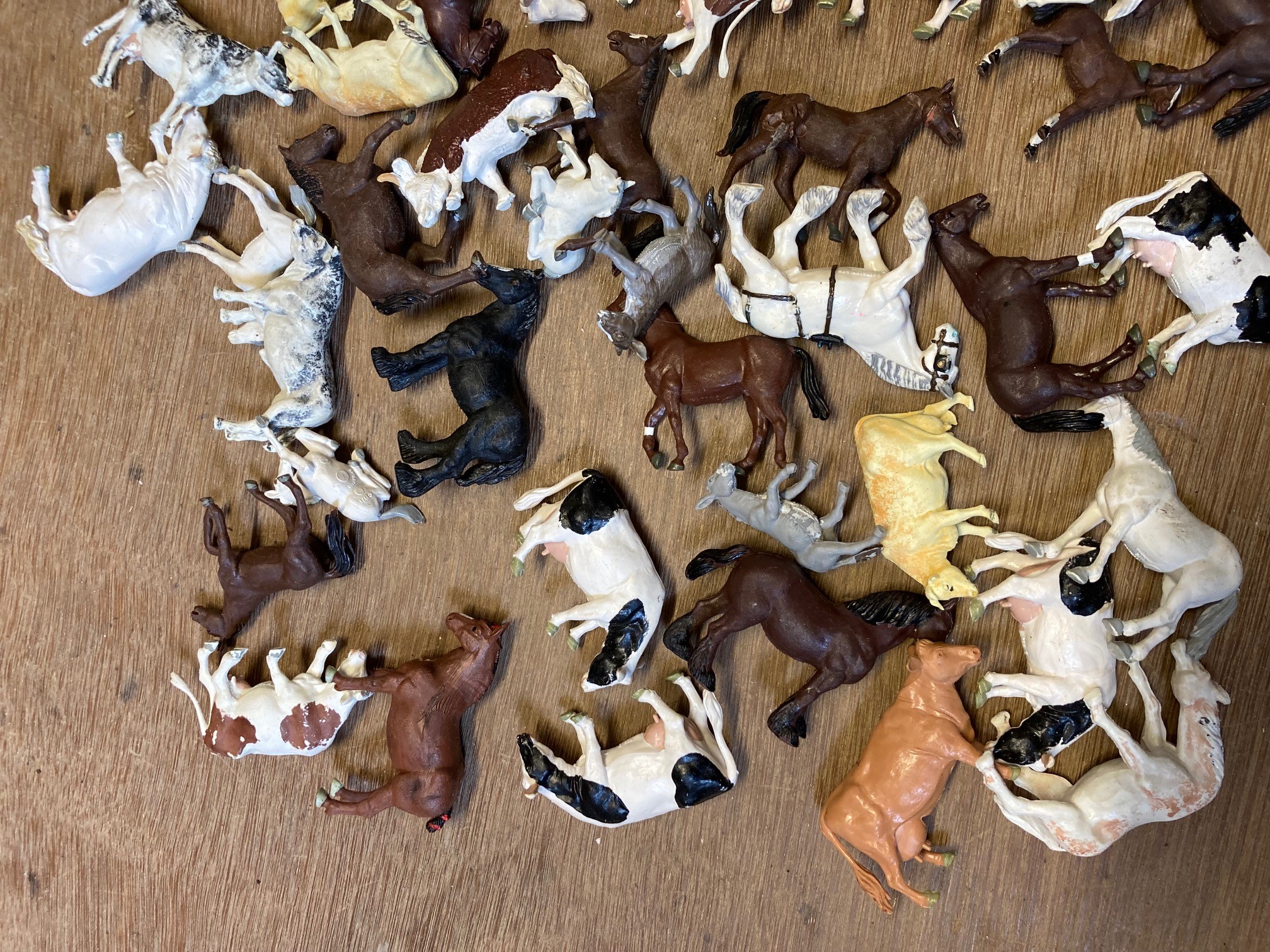 Larger quantity of mainly Britains plastic farm animals including cows, sheep and pigs, fair to good Image