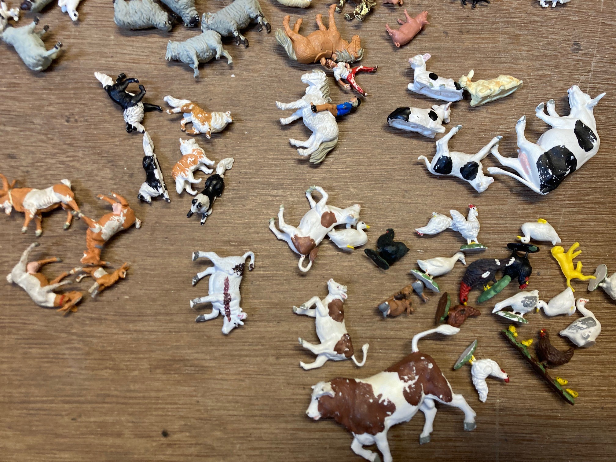 Larger quantity of mainly Britains plastic farm animals including cows, sheep and pigs, fair to good Image