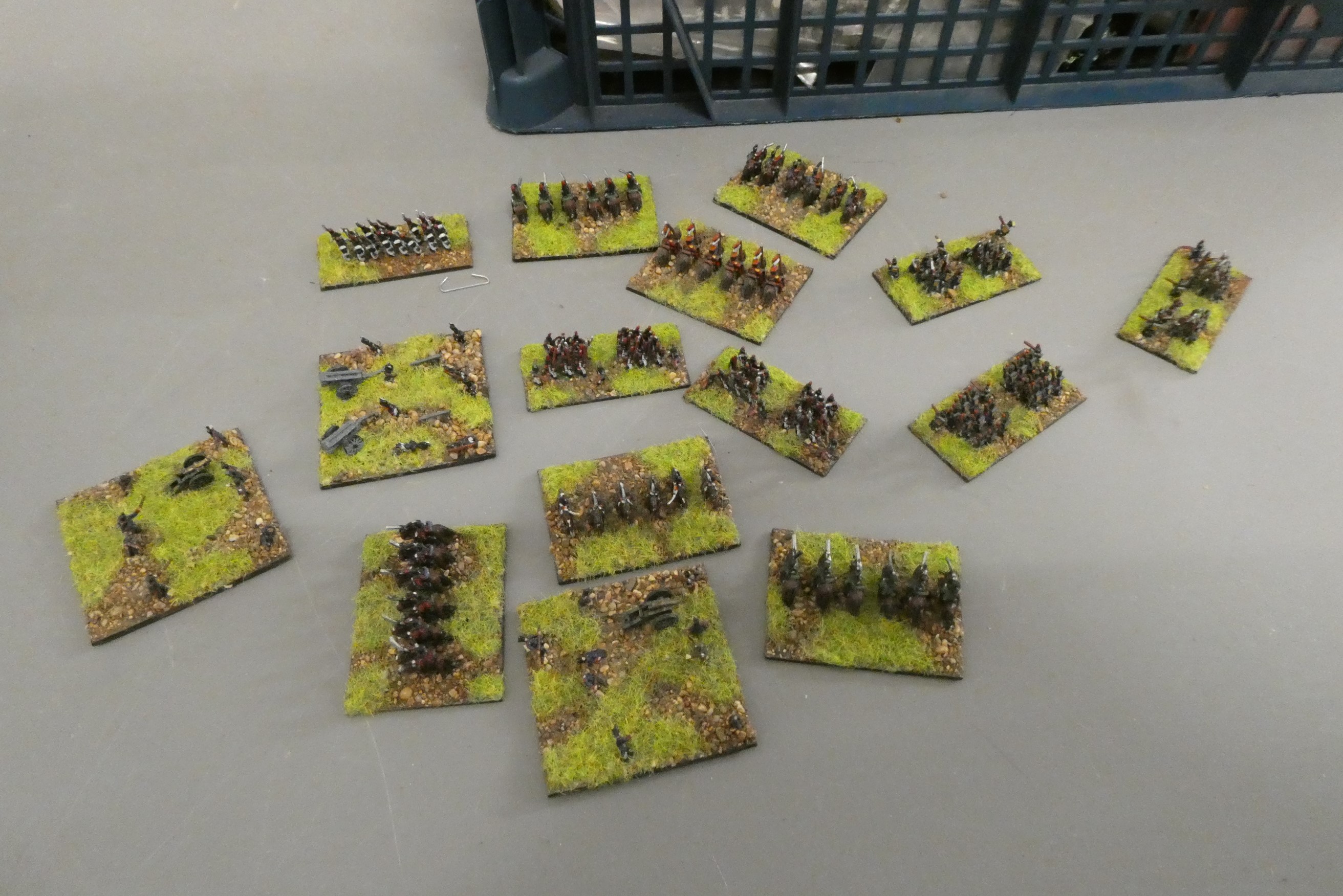 Large quantity of war gaming figures in 1:300 scale Image