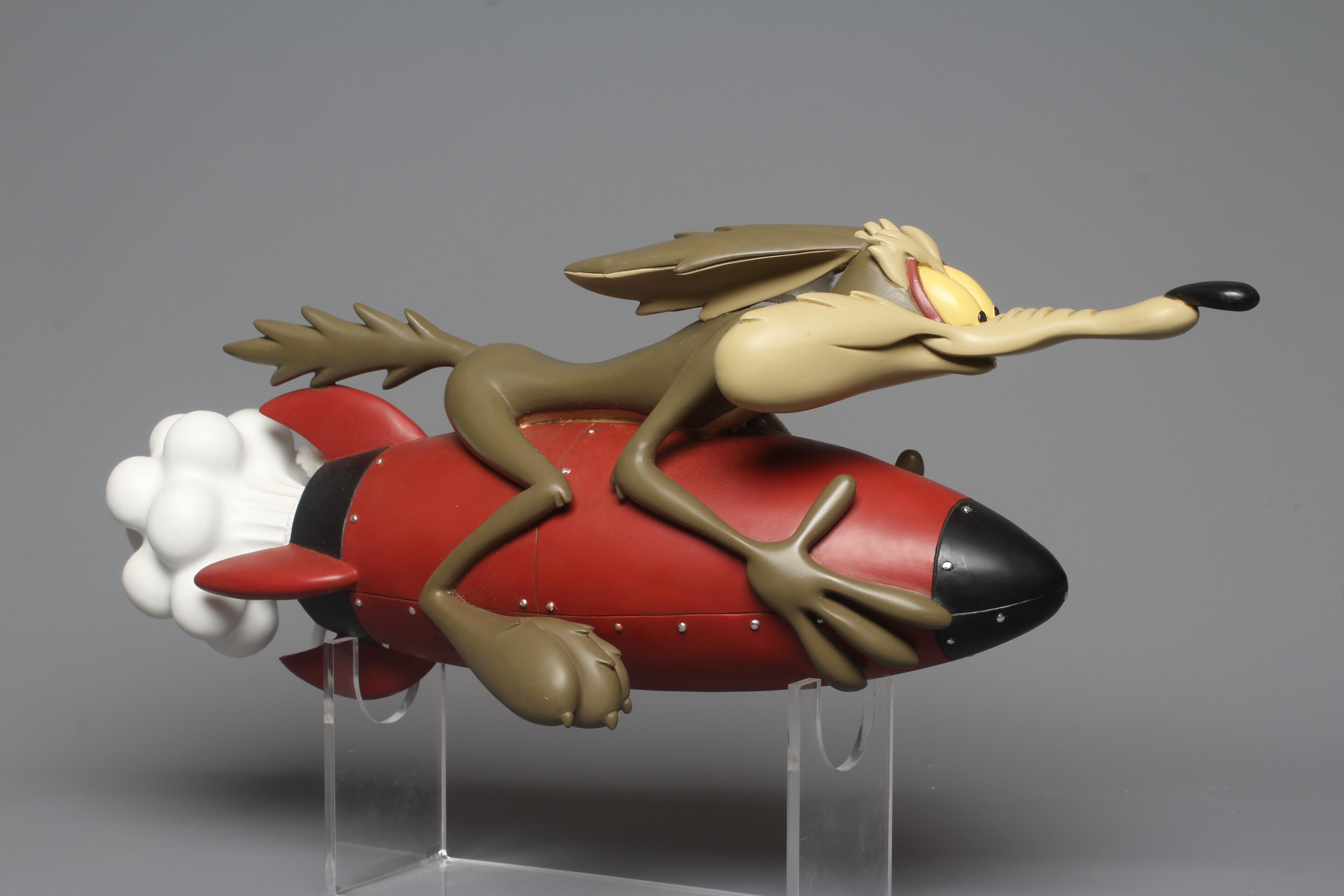 A rare large resin statue of the Roadrunner cartoon character Wile E Coyote, boxed, excellent (Est. Image
