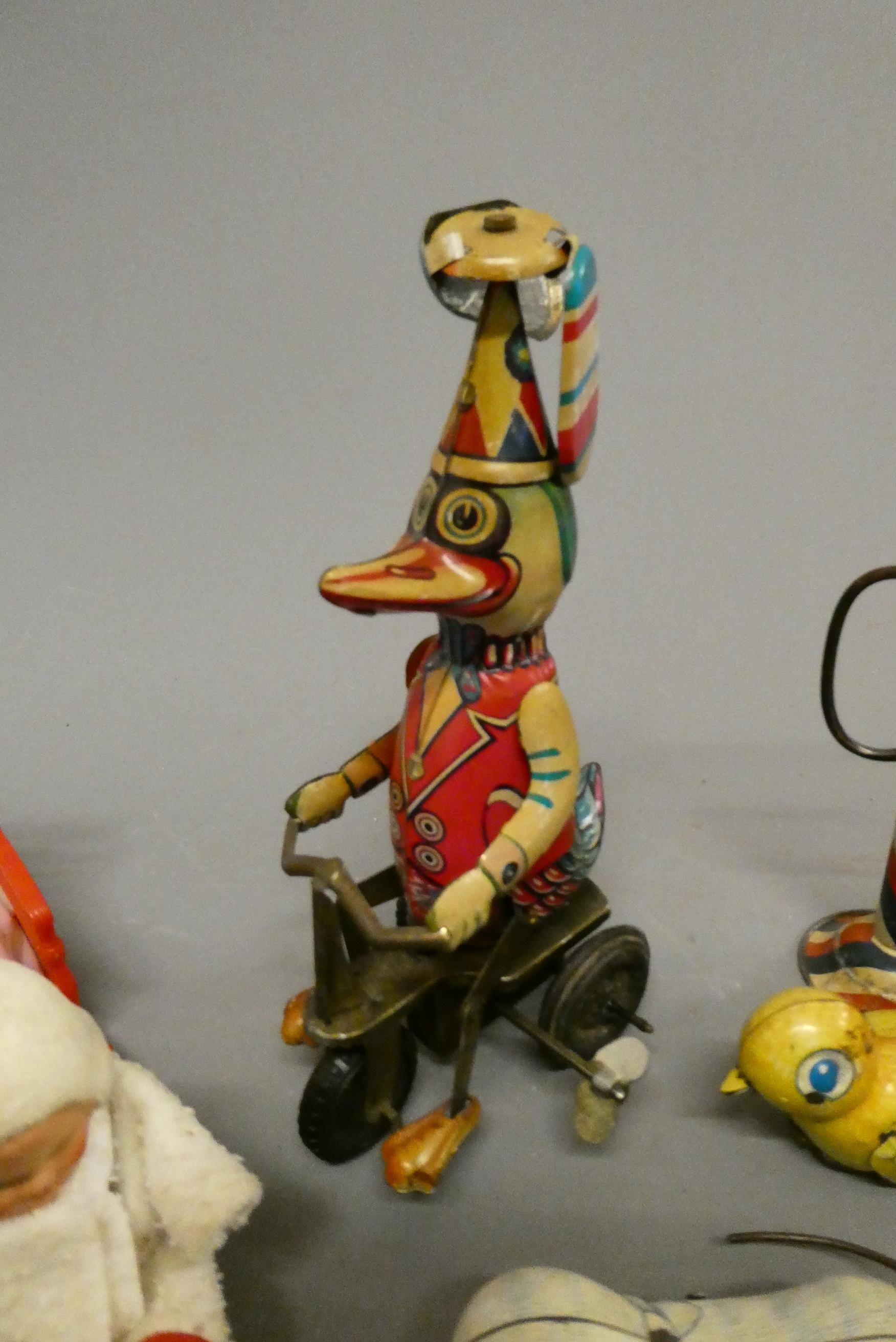 An assortment of tinplate and plastic novelty animal toys and tin money box, fair (Est. plus 24% Image