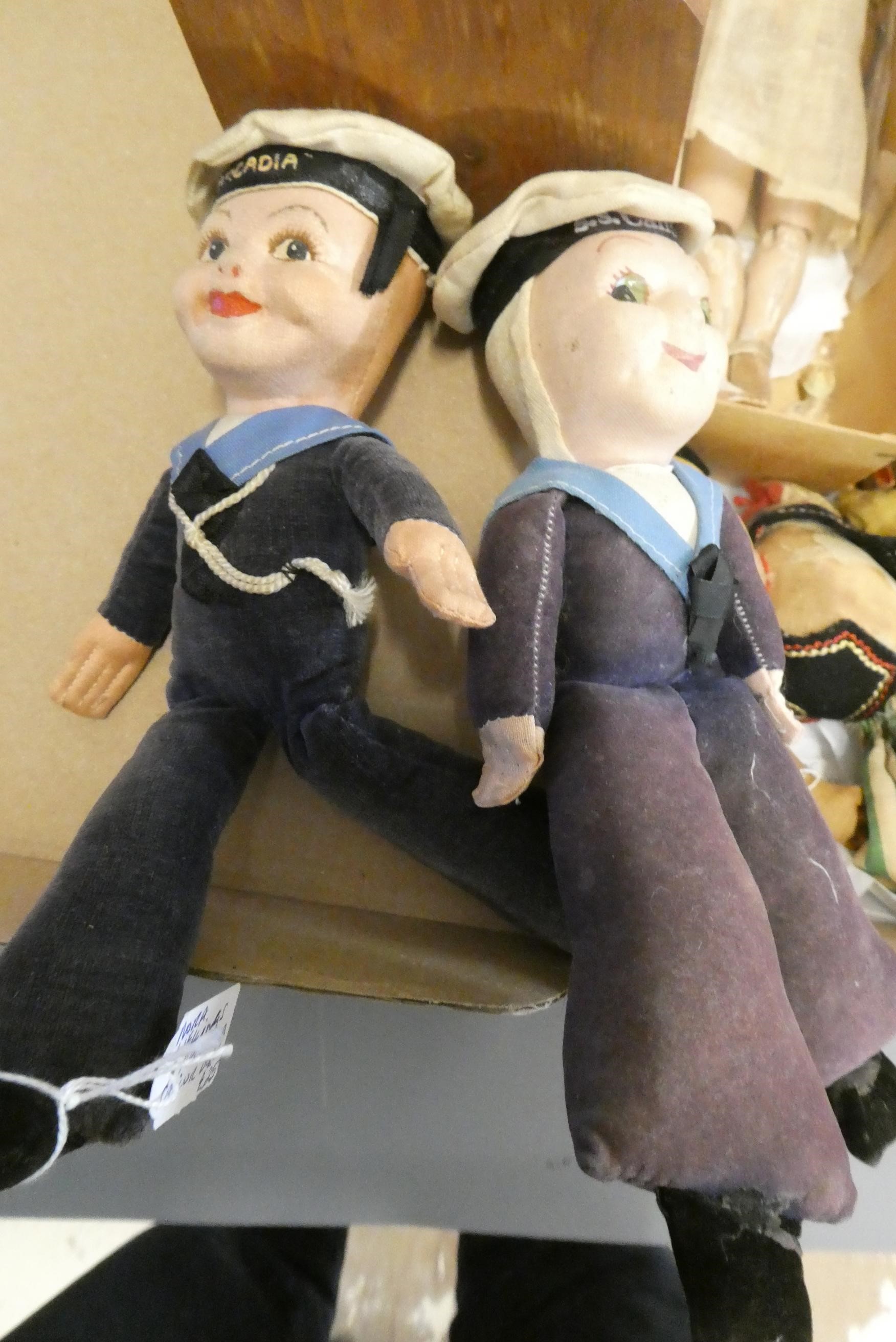 Seven collectors and vintage dolls Image