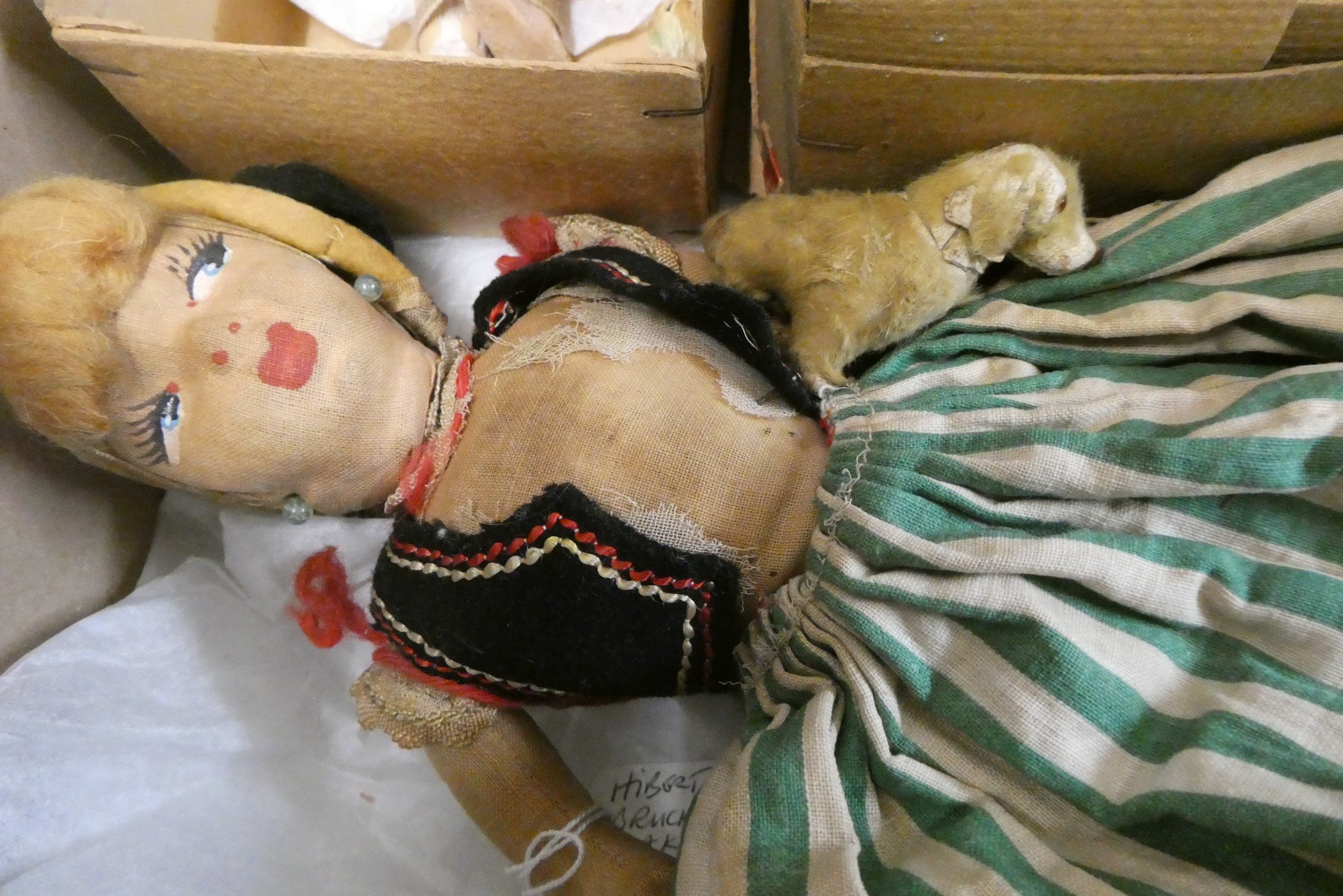 Seven collectors and vintage dolls Image