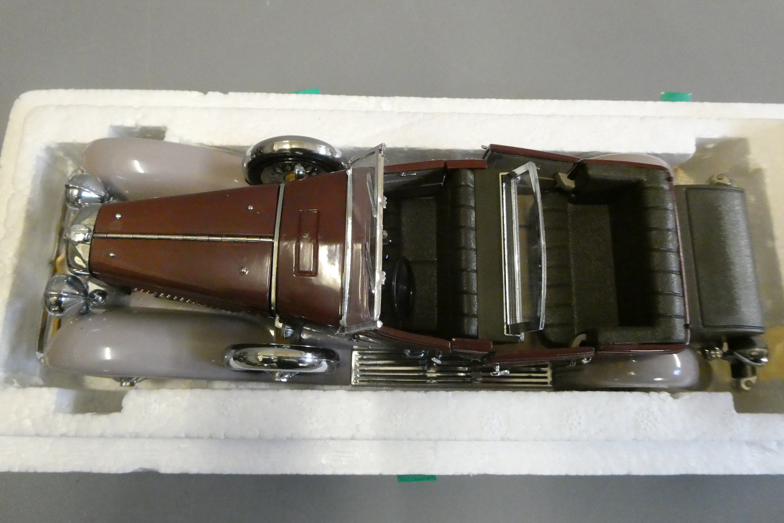 Franklin Mint 1:24 scale Duesenberg Tourer. Some minor damage to paintwork, good+ (Est. plus 24% Image
