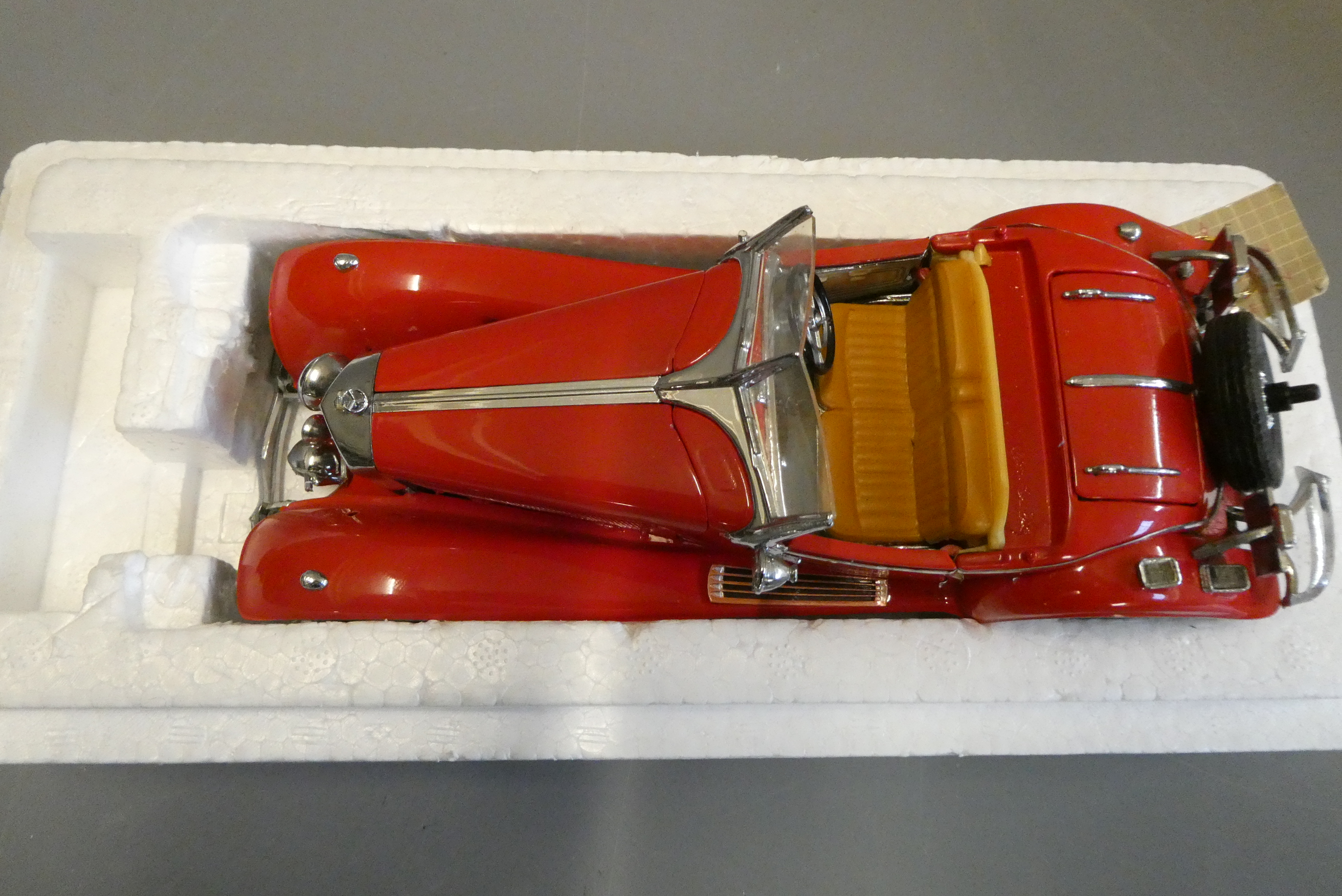 Franklin Mint 1:24 scale Mercedes 500K Roadster. Spare wheel loose, some stickers lifting, good+ Image