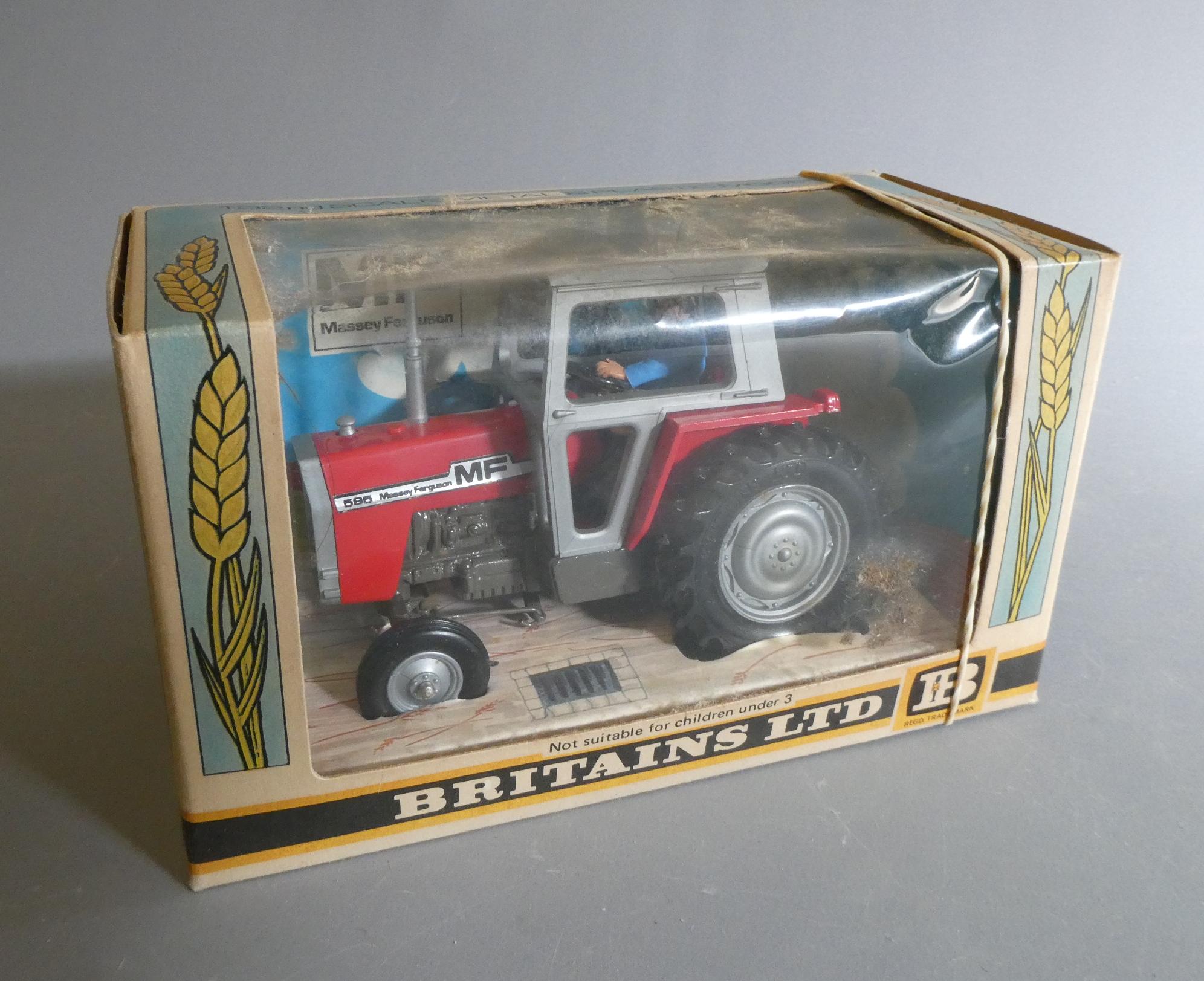 Britains 9522 Massey Ferguson tractor, box good, model excellent (Est. plus 24% buyer's premium inc. Image
