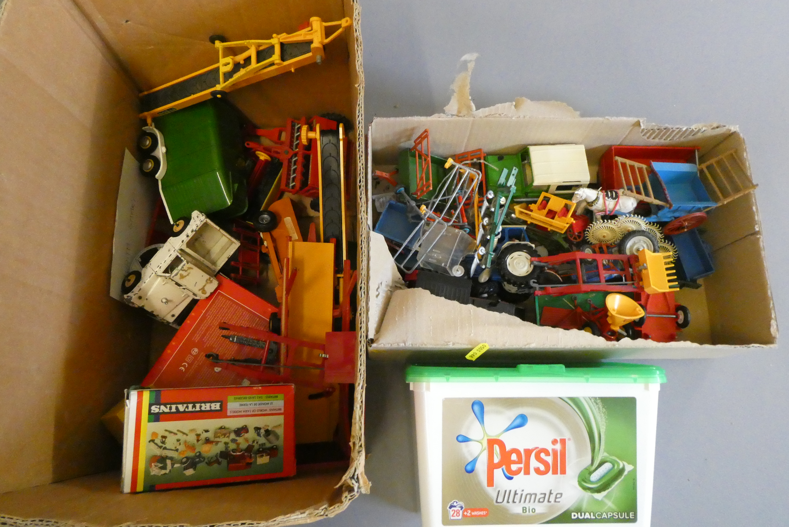 Unboxed late issue Britains farm vehicles and equipment, some items disassembled or minor damage, Image