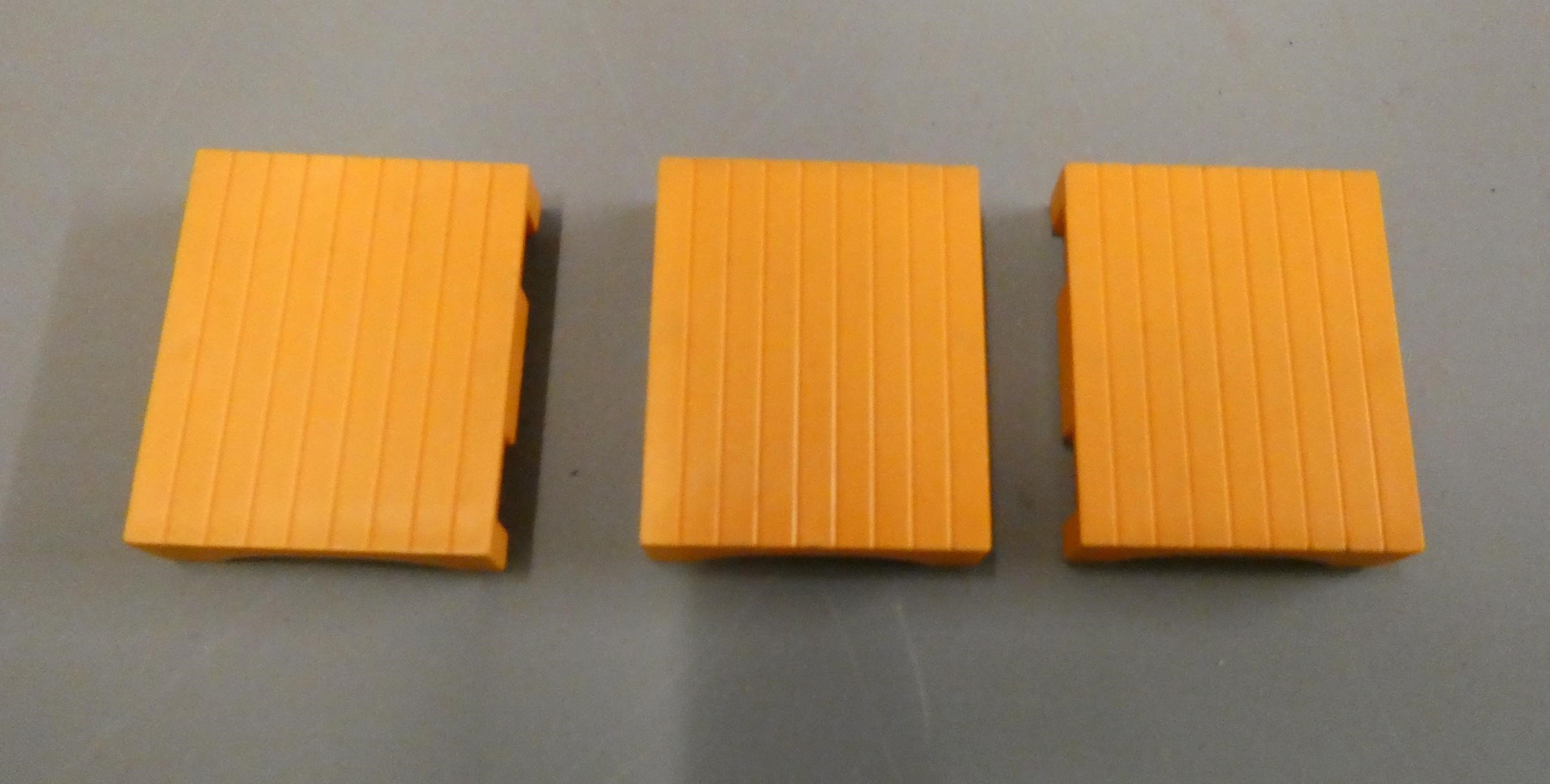 Dinky Toys 930 Bedford Pallet Jekta Van, box fair with packing piece, some minor cleaning required, Image