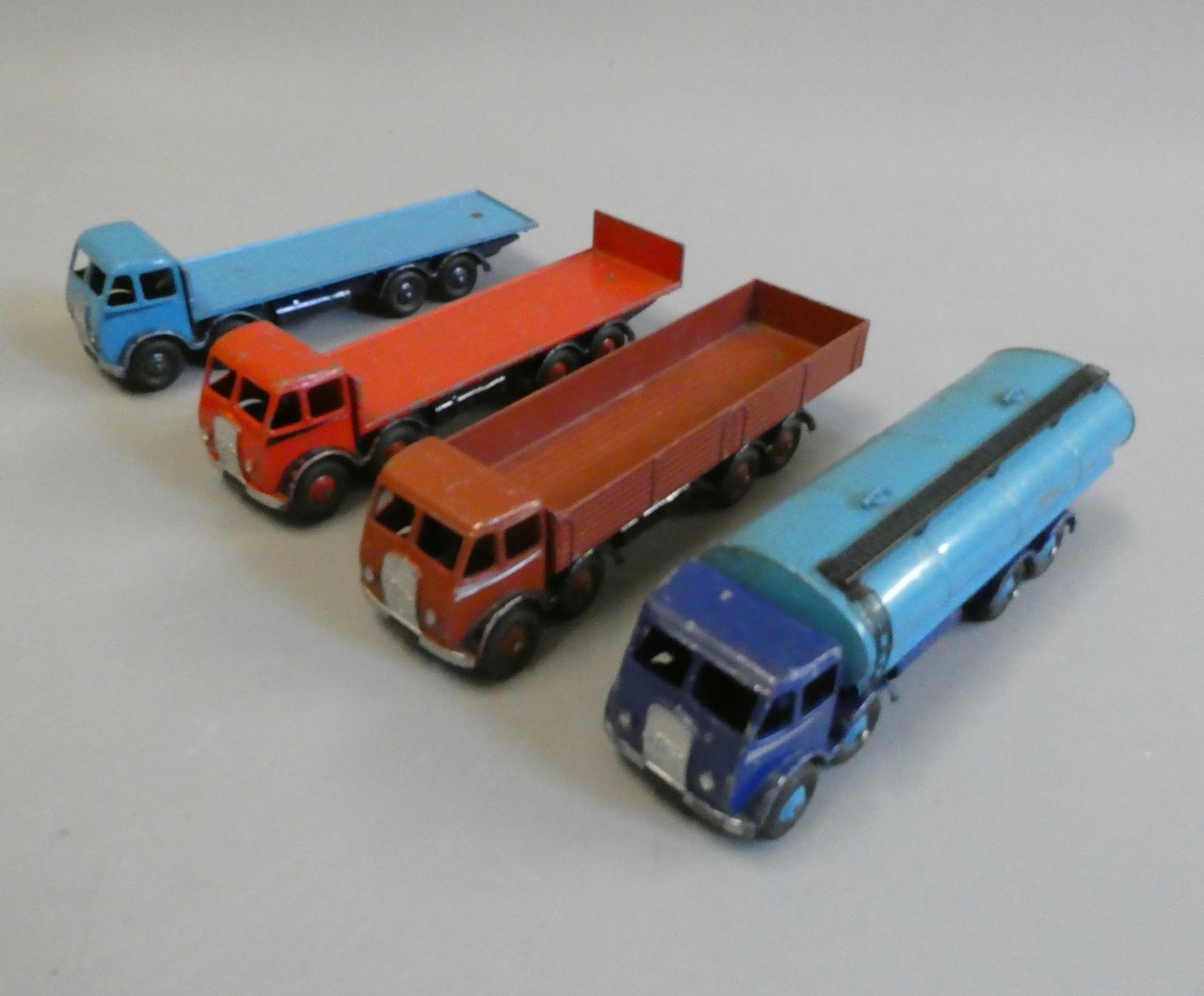 Unboxed Dinky commercial vehicles including Foden flatbed lorries and tracked vehicles, most items Image