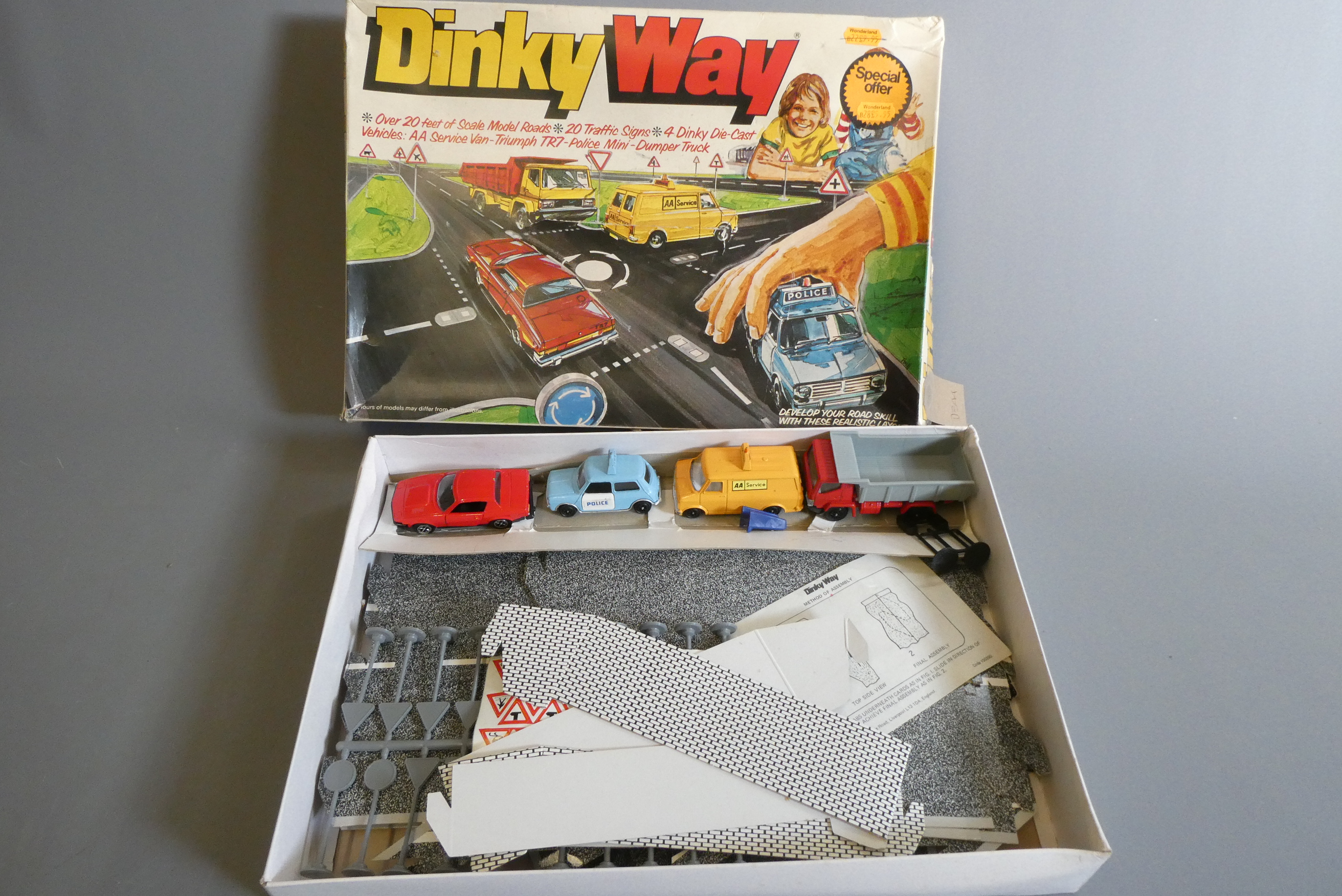 Dinky Way Road Set with four vehicles and card road way pieces, box and packing poor, model and Image