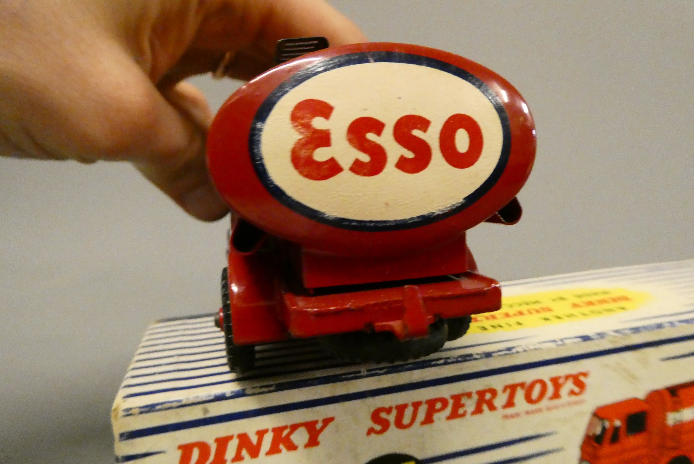 Dinky 943 Leyland Esso petrol tanker, box fair, model excellent (Est. plus 24% buyer's premium inc. Image
