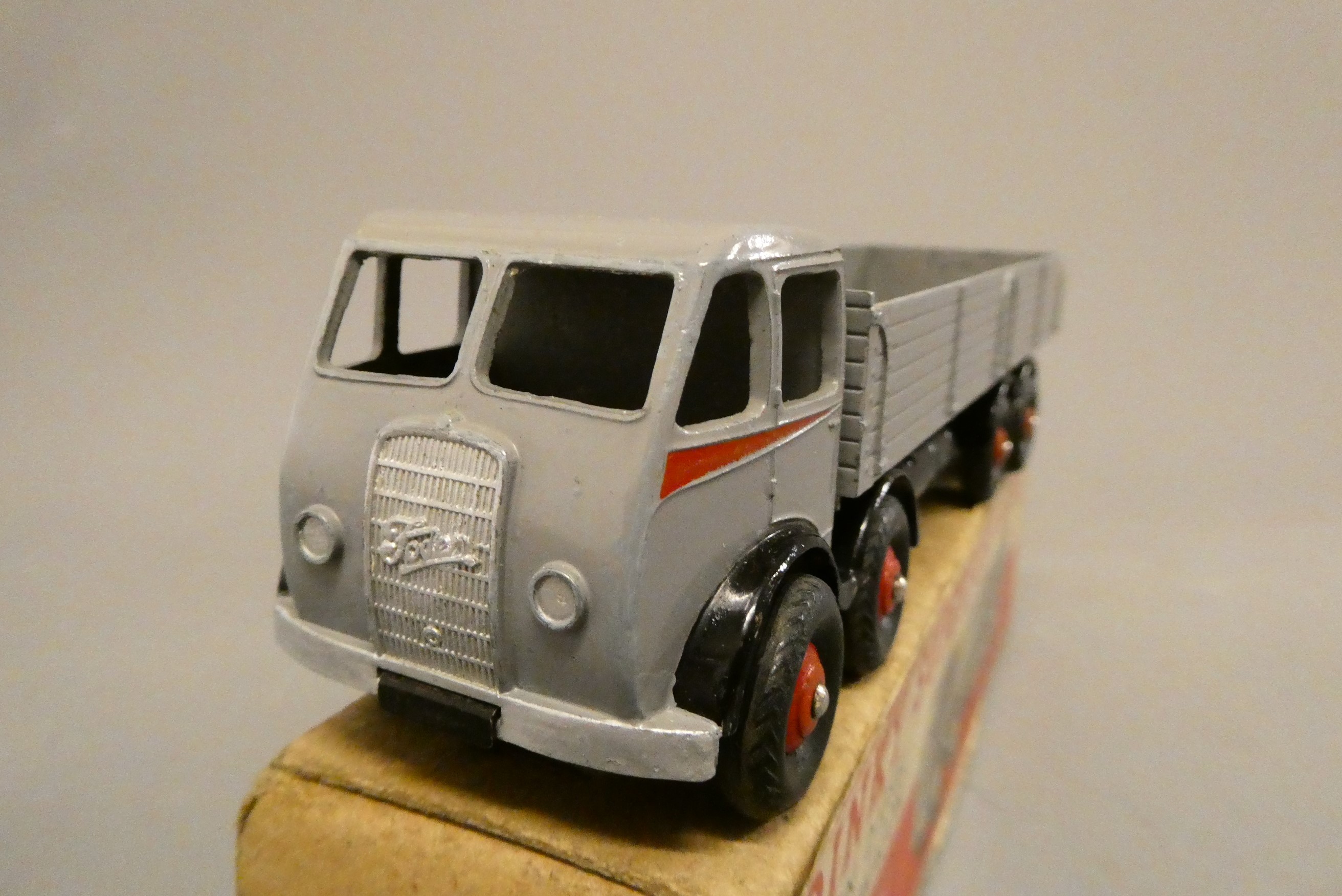 Dinky 501 Foden 8-wheel diesel wagon, first cab finished in grey, box fair, model good to excellent Image