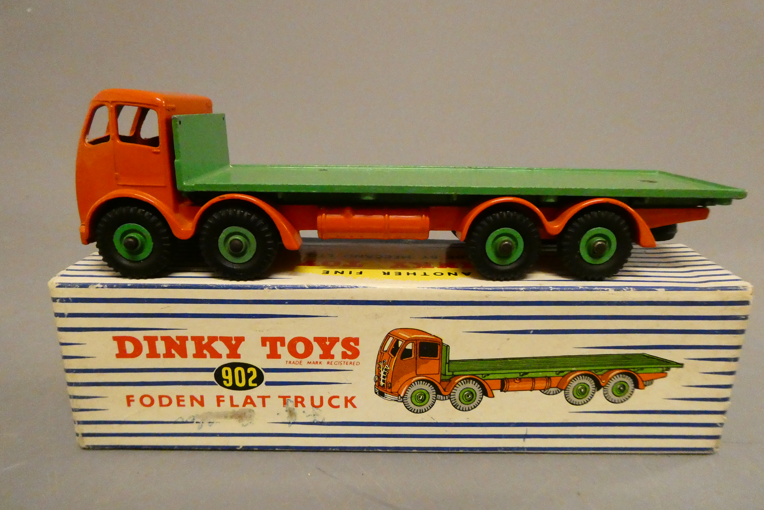 Dinky 902 Foden flatbed lorry finished in orange and green, box fair, model excellent. (Est. plus Image