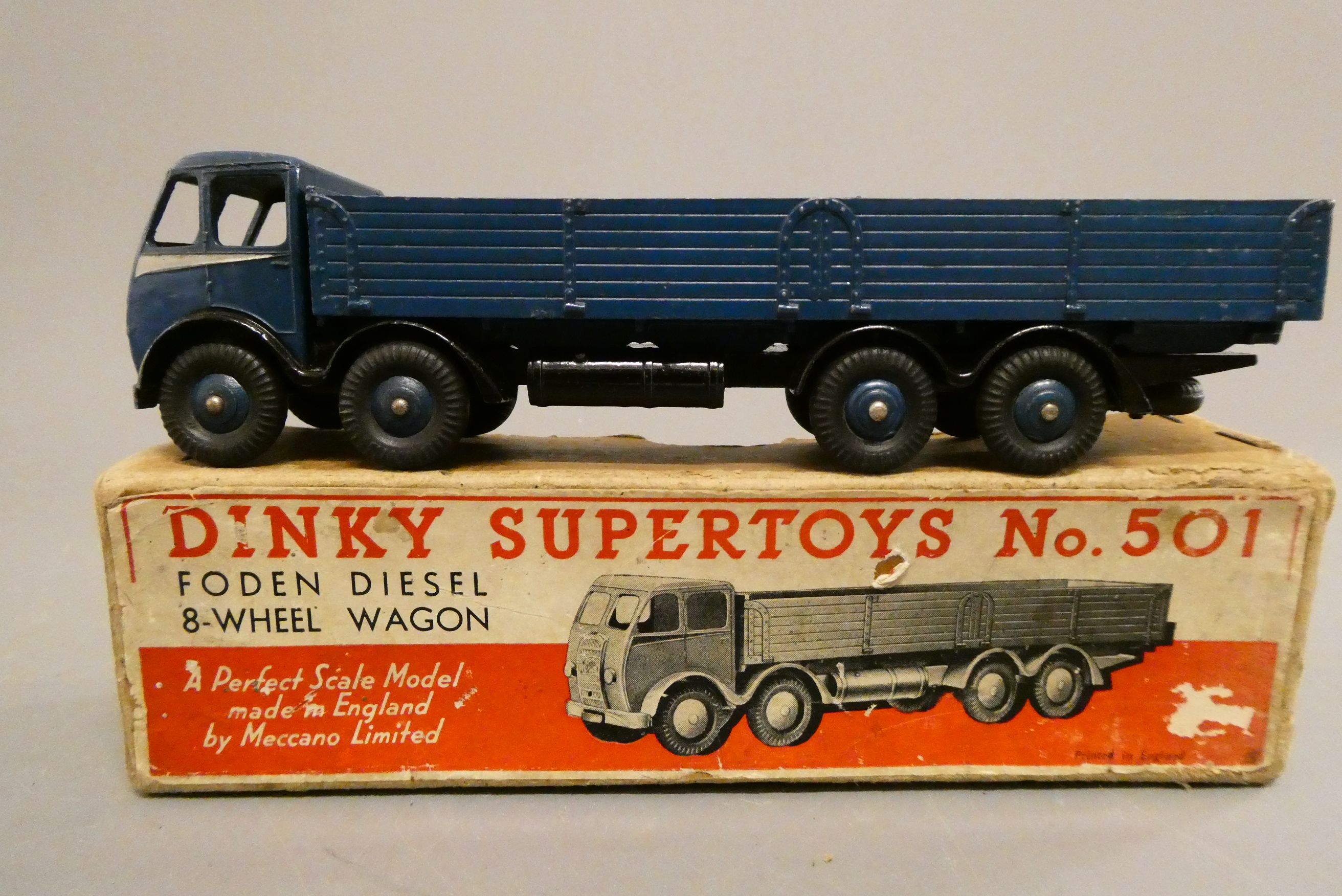 Dinky 501 Foden 8-wheel diesel wagon, first cab finished in blue, box poor, model good to excellent Image