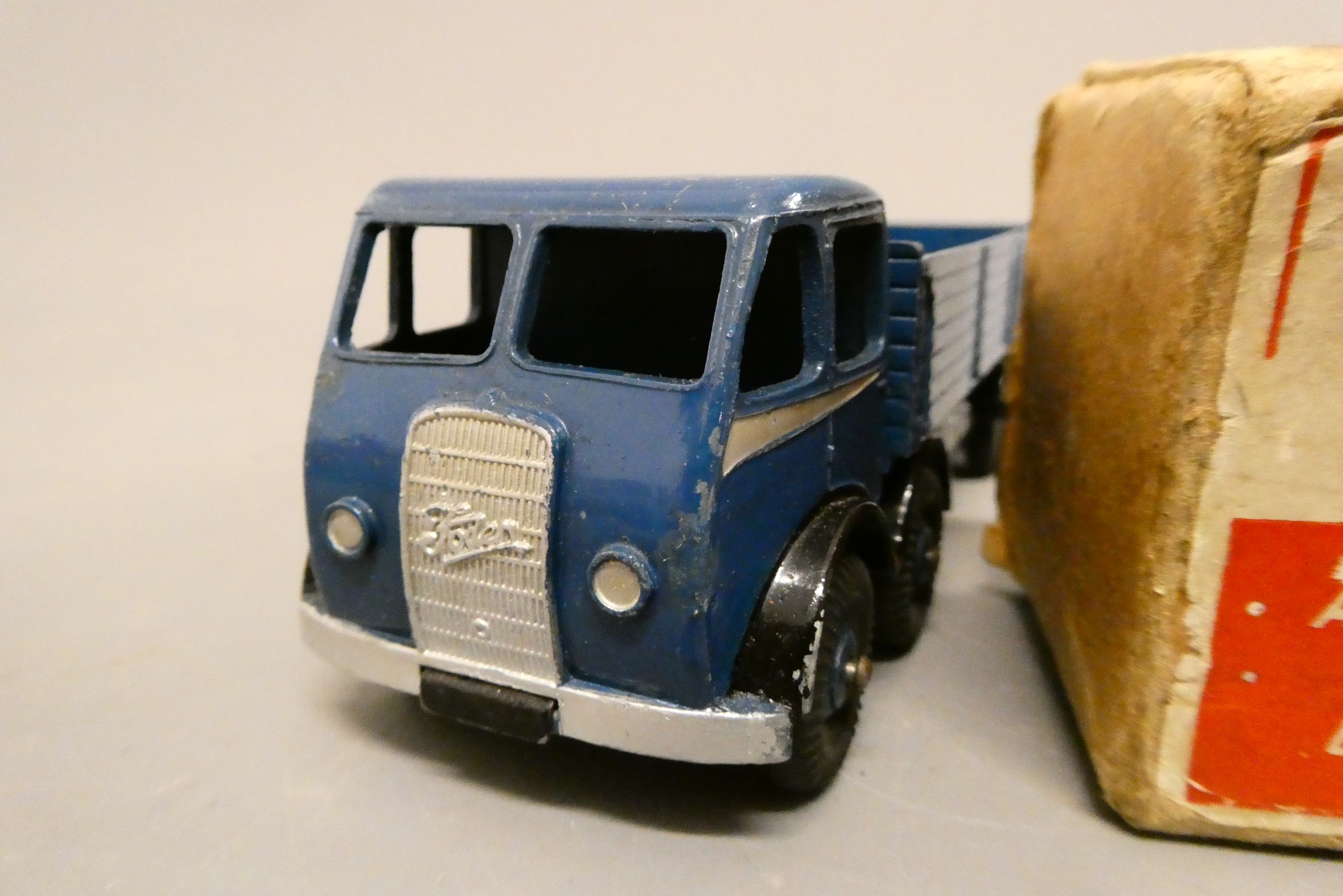 Dinky 501 Foden 8-wheel diesel wagon, first cab finished in blue, box poor, model good to excellent Image