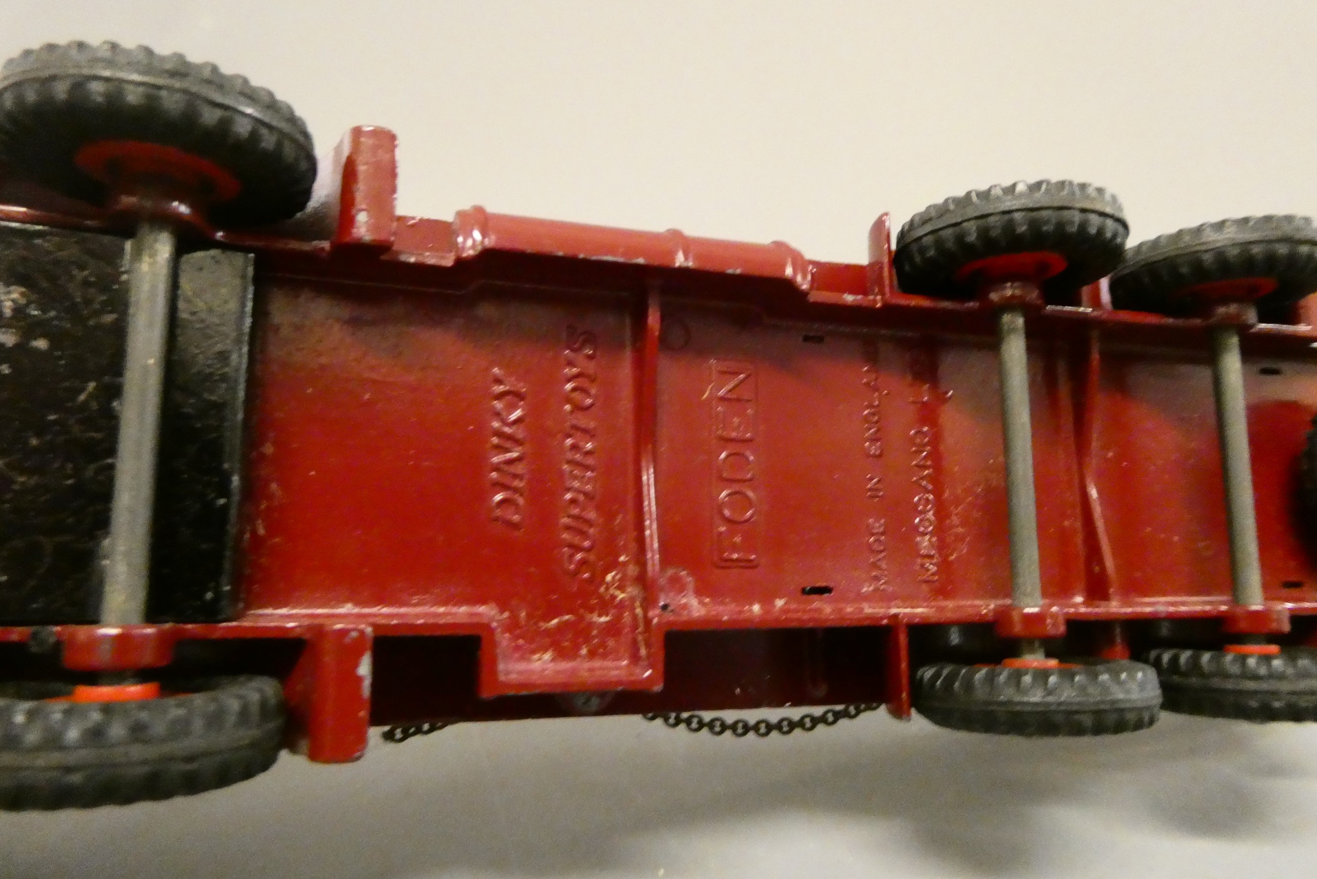 Dinky 905 Foden 8-wheel diesel chain wagon finished in maroon, model excellent (Est. plus 24% Image