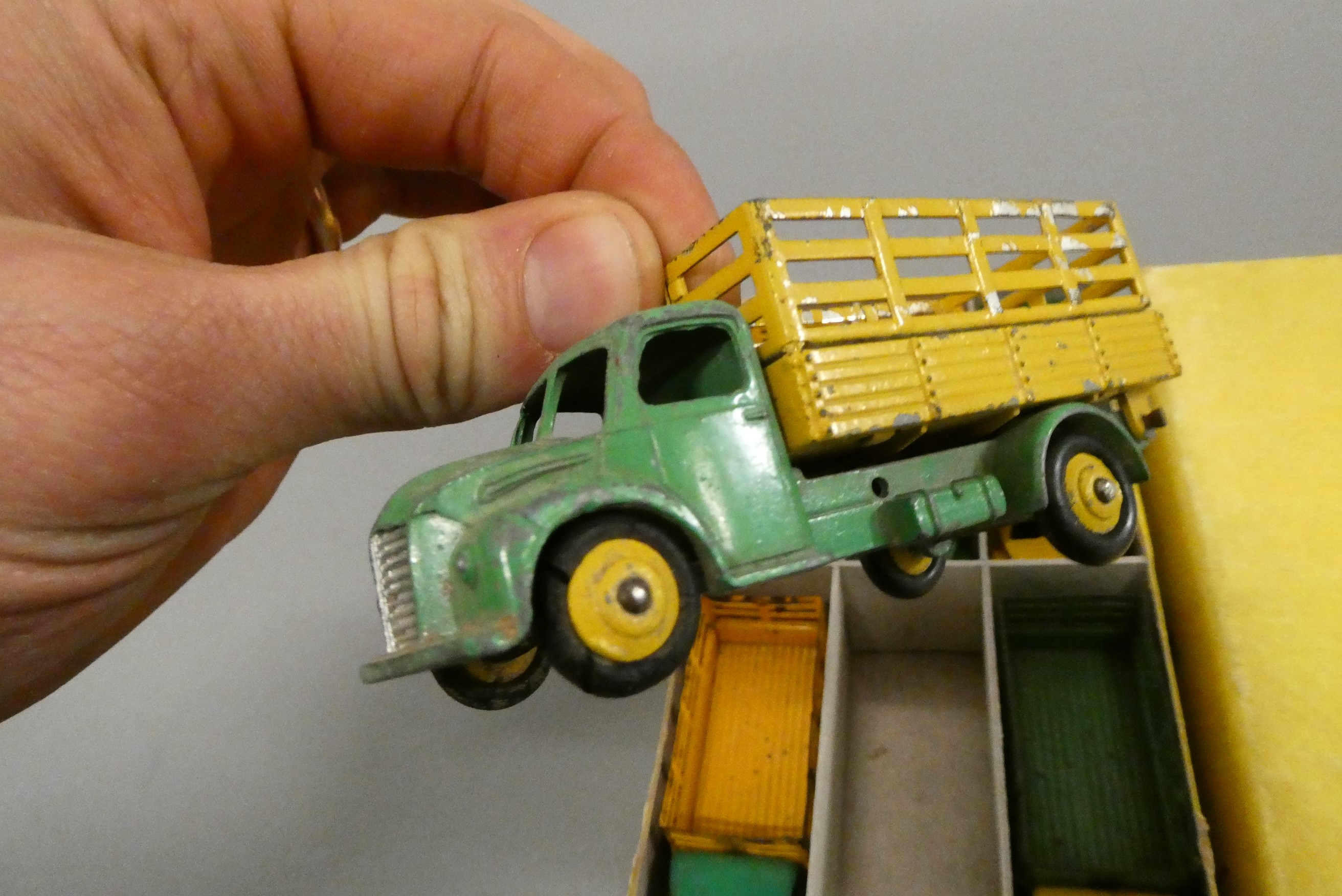 Six Dinky 30N Farm produce lorries in dealer box, box fair, models poor (Est. plus 24% buyer's Image