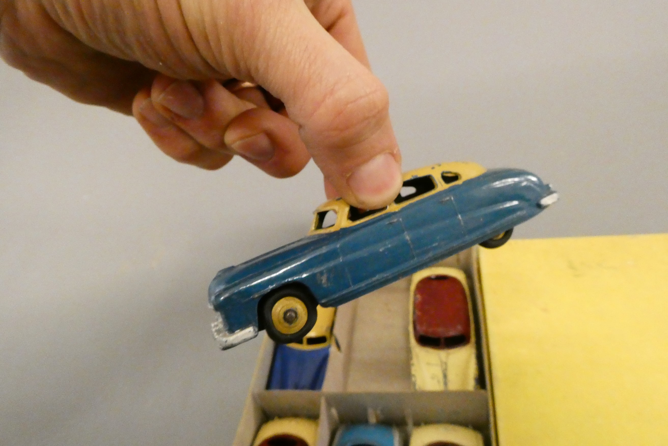 Six Dinky 139B Hudson Commodore Sedans in dealer box, box fair, models poor (Est. plus 24% buyer's Image
