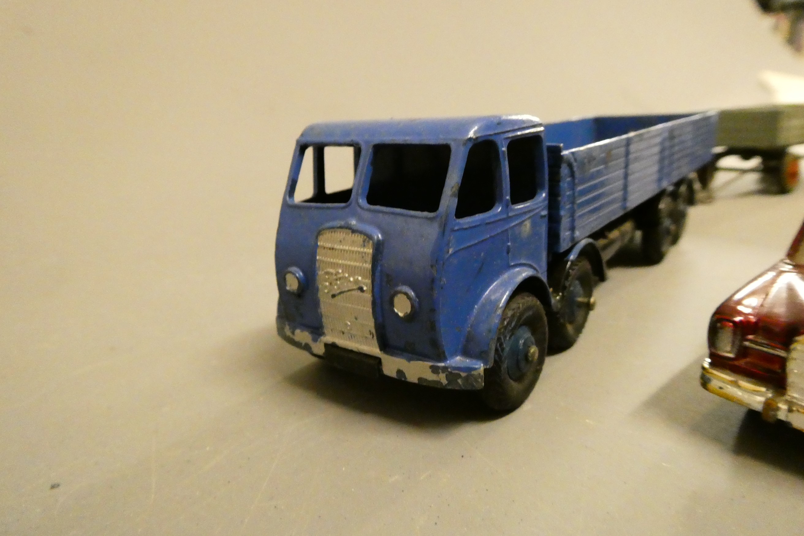 Seven Dinky vehicles including 501 Foden lorry, Mercedes 600S and Viscount airliner, fair (Est. plus Image