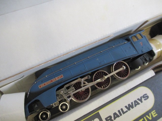 Wrenn LNER A4 Sir Nigel Gresley locomotive finished in blue, boxed, excellent Image