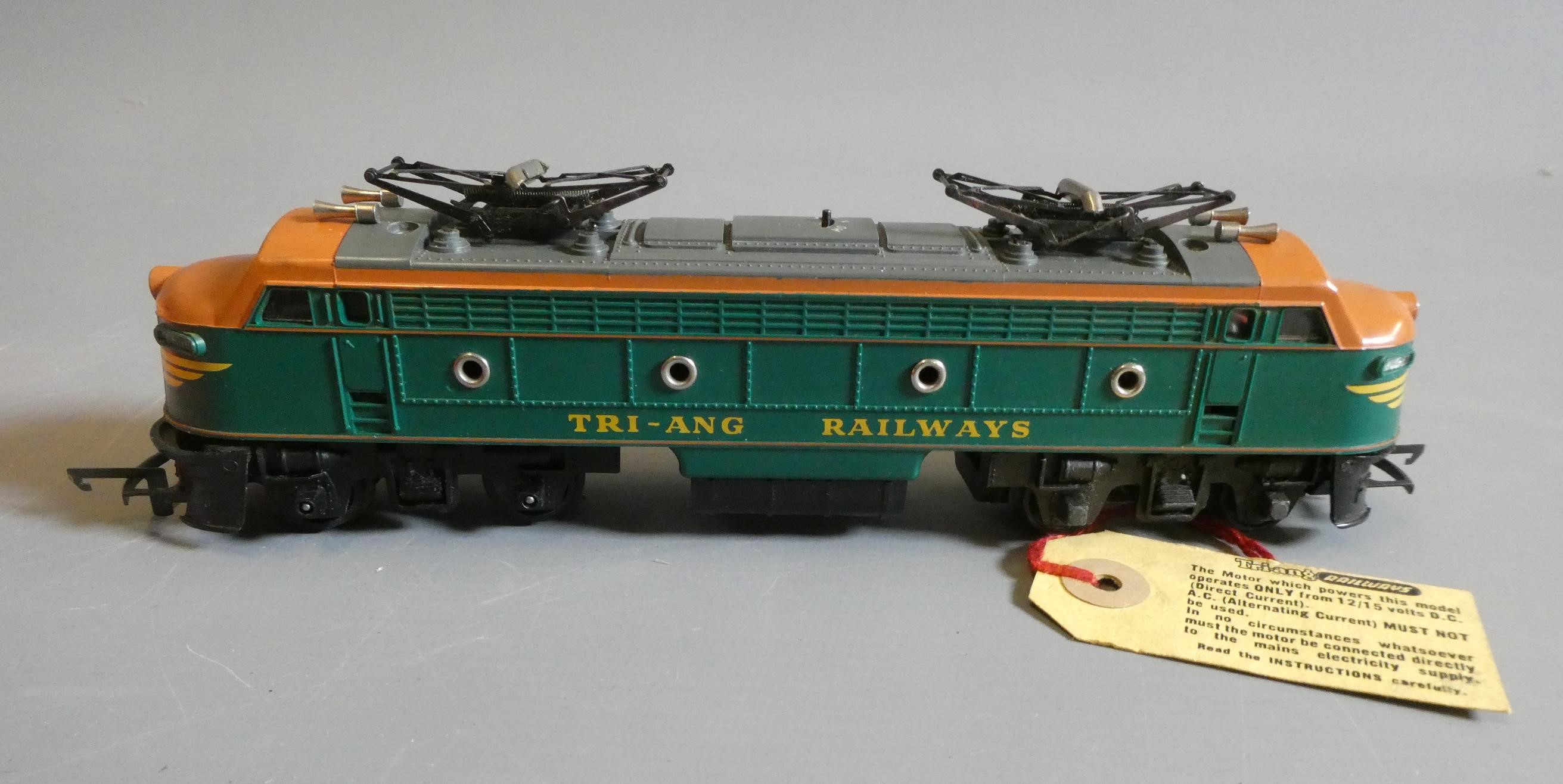 Triang Railways R257 double ended electric locomotive with pentagraphs, boxed, good+ and a R241 well Image