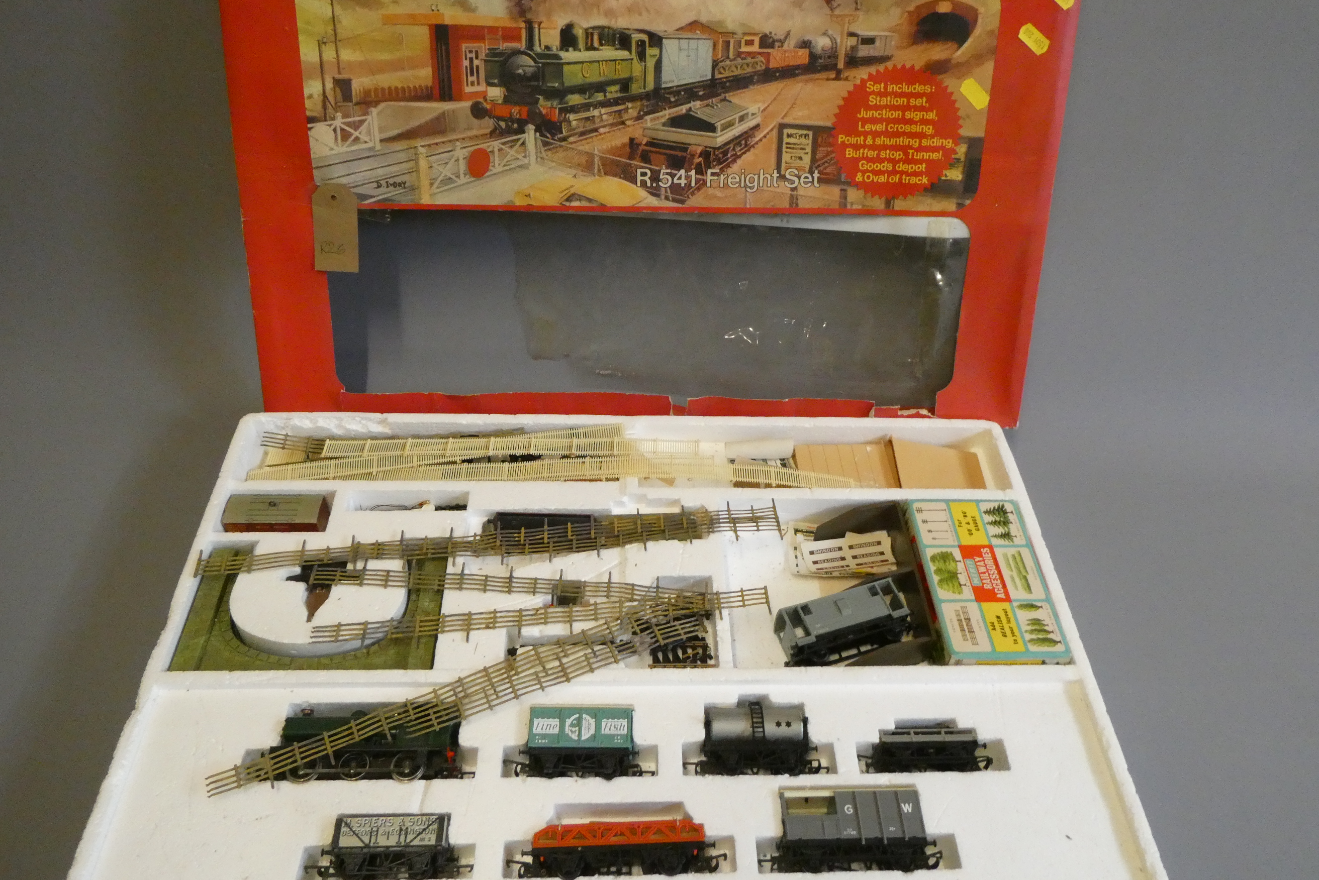 Hornby trainset R541 with GWR tank Locomotive, goods trucks and accessories, no track in box, fair Image