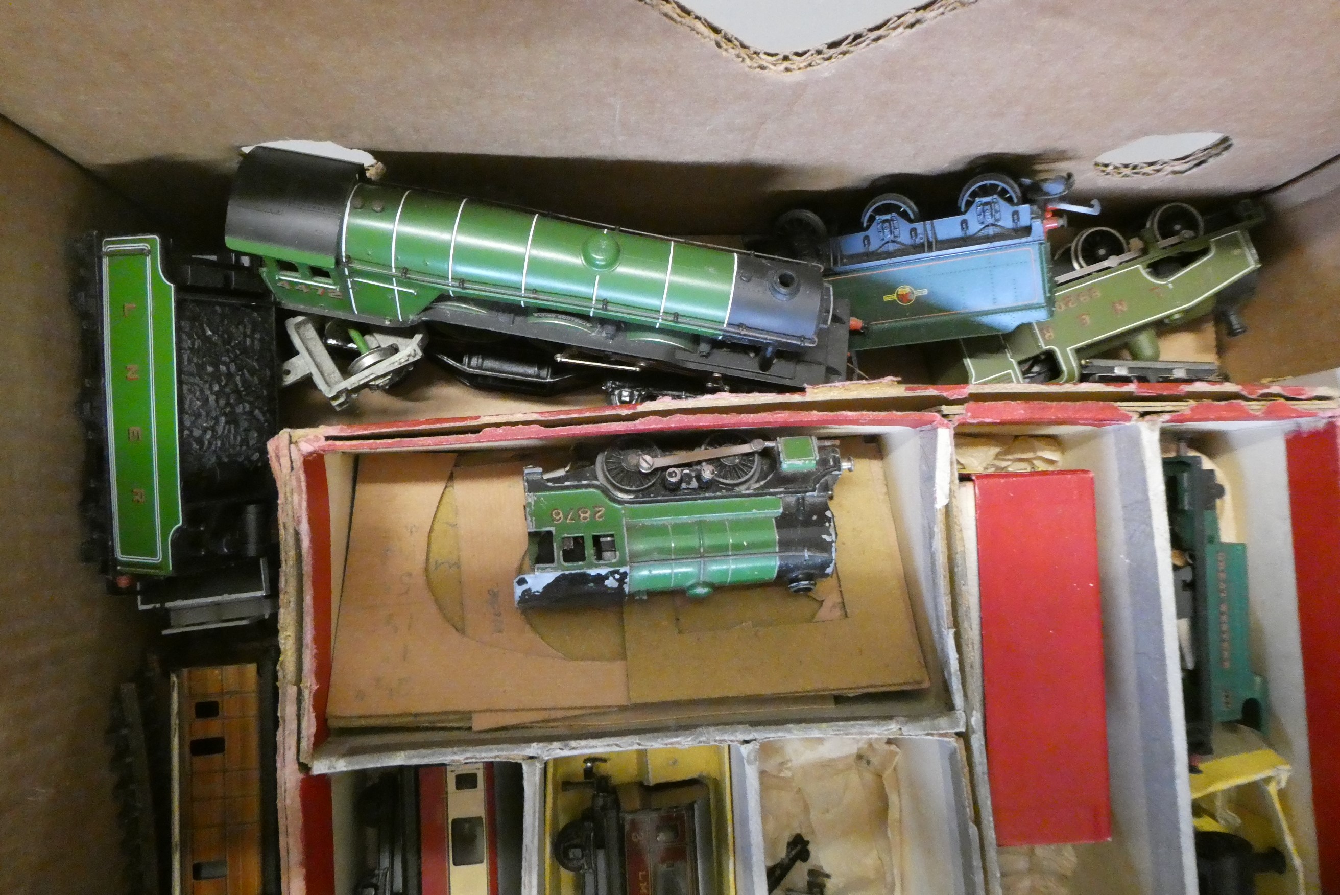 00 Gauge model trains by Hornby, Triang and Trix including Flying Scotsman locomotive, passenger Image