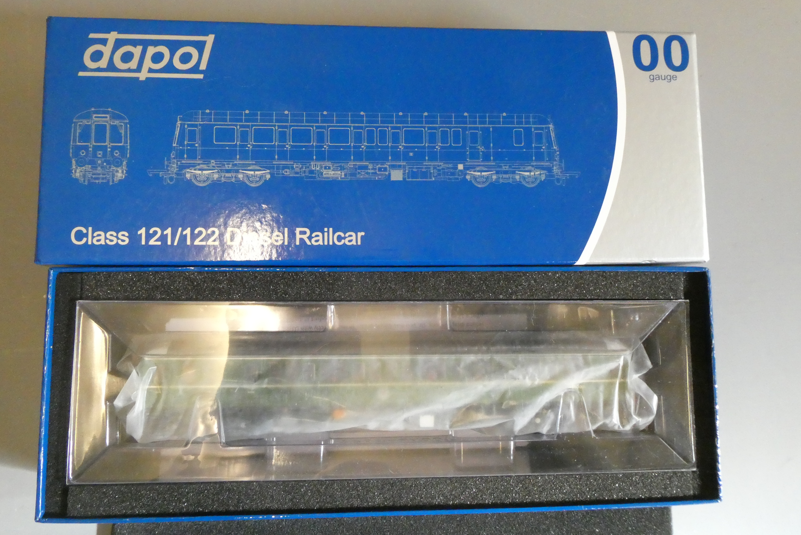 Dapol Class 121 diesel Railcar finished in BR green with whiskers, boxed, excellent (Est. plus 24% Image
