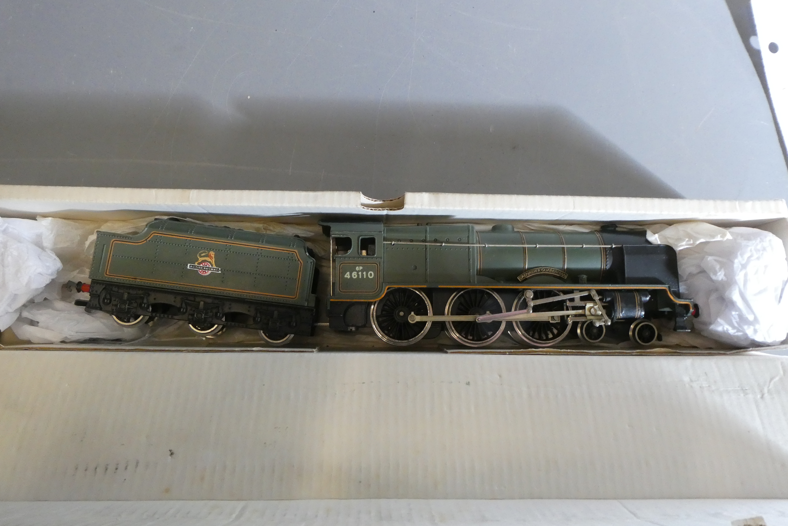 Wrenn W2262 Royal Scot Grander Guardsman in BR green livery, boxed (Est. plus 24% buyer's premium Image