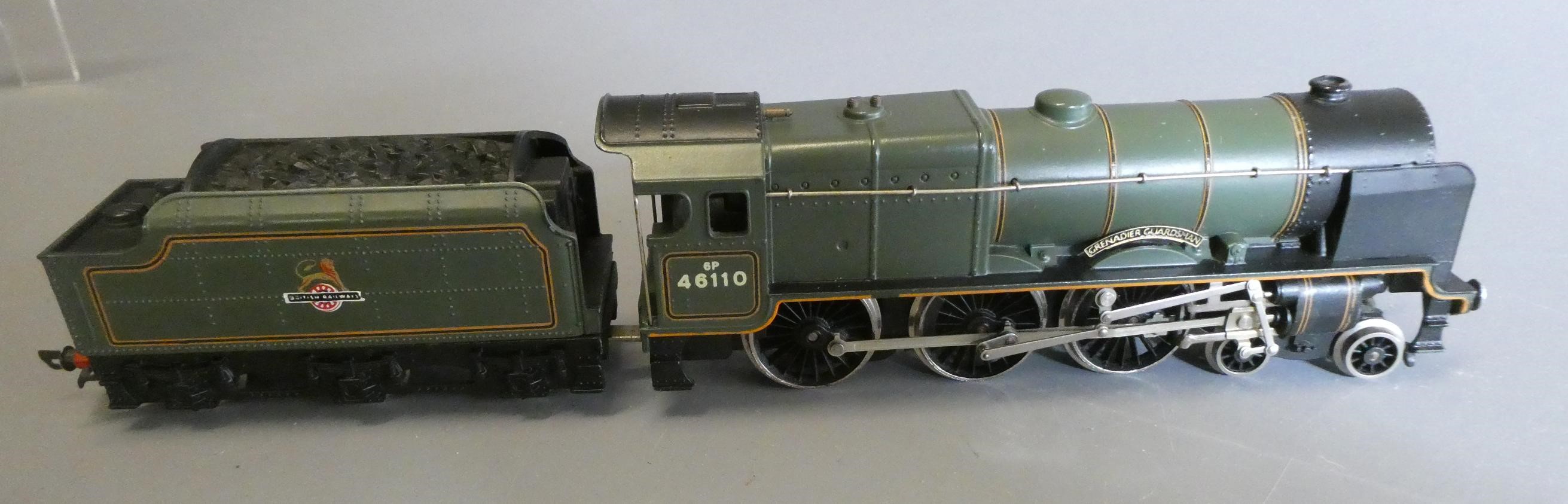 Wrenn W2262 Royal Scot Grander Guardsman in BR green livery, boxed (Est. plus 24% buyer's premium Image