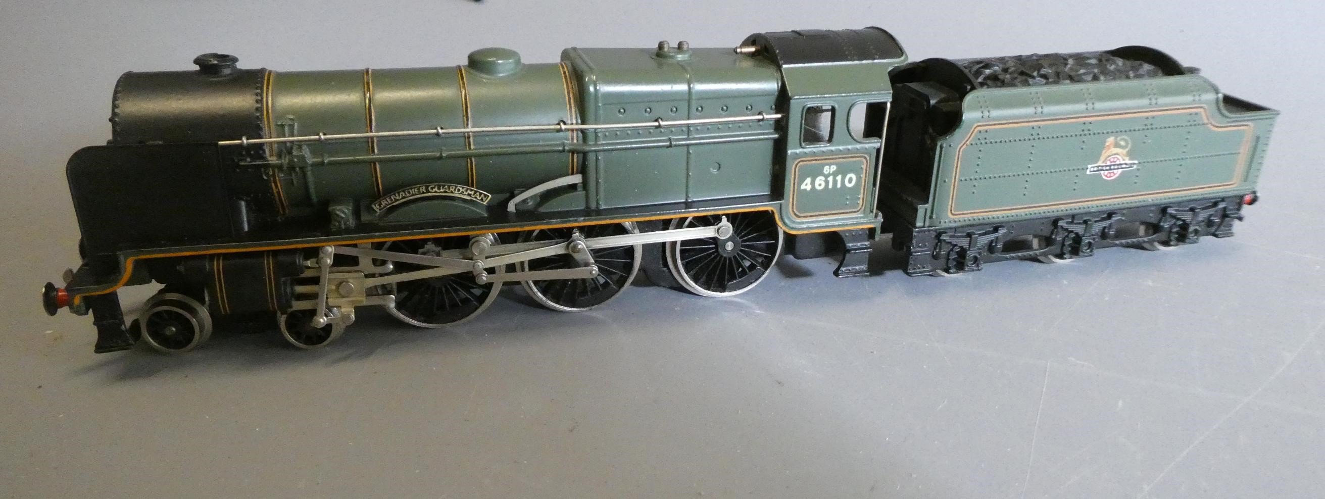 Wrenn W2262 Royal Scot Grander Guardsman in BR green livery, boxed (Est. plus 24% buyer's premium Image