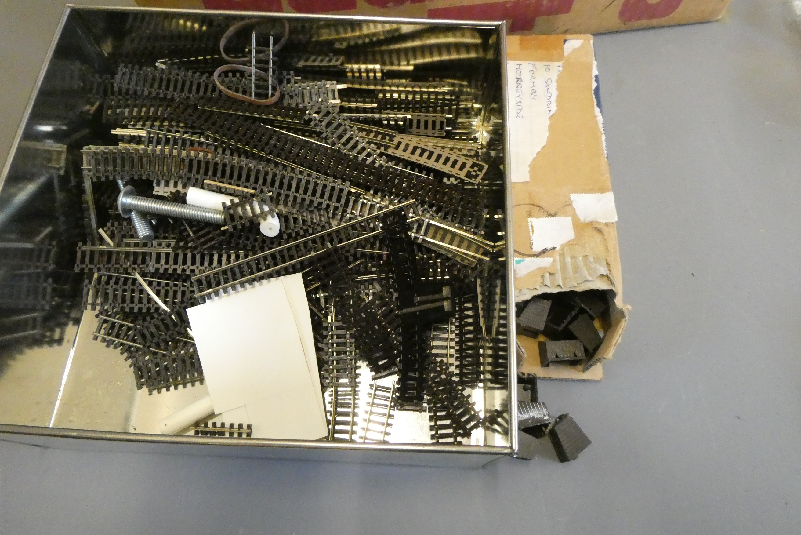 N gauge trackside accessories Image