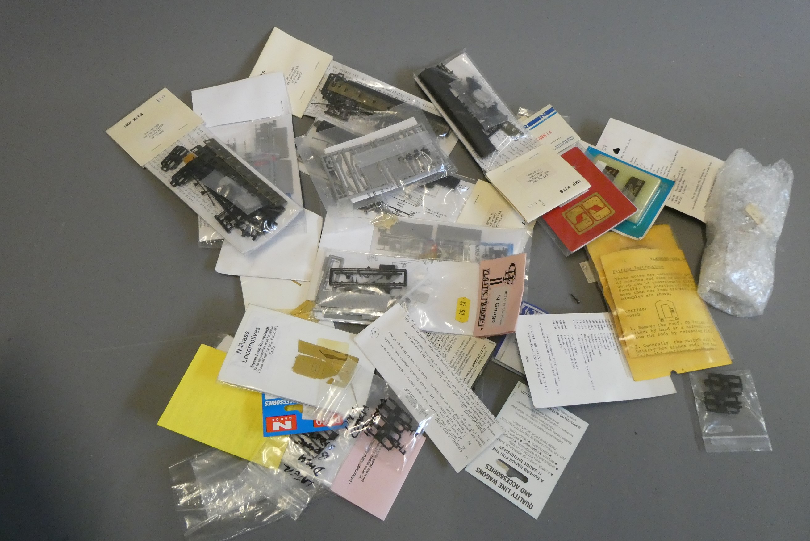 N gauge wagon kits and parts, some items boxed and unopened, other parts loose, good to excellent Image